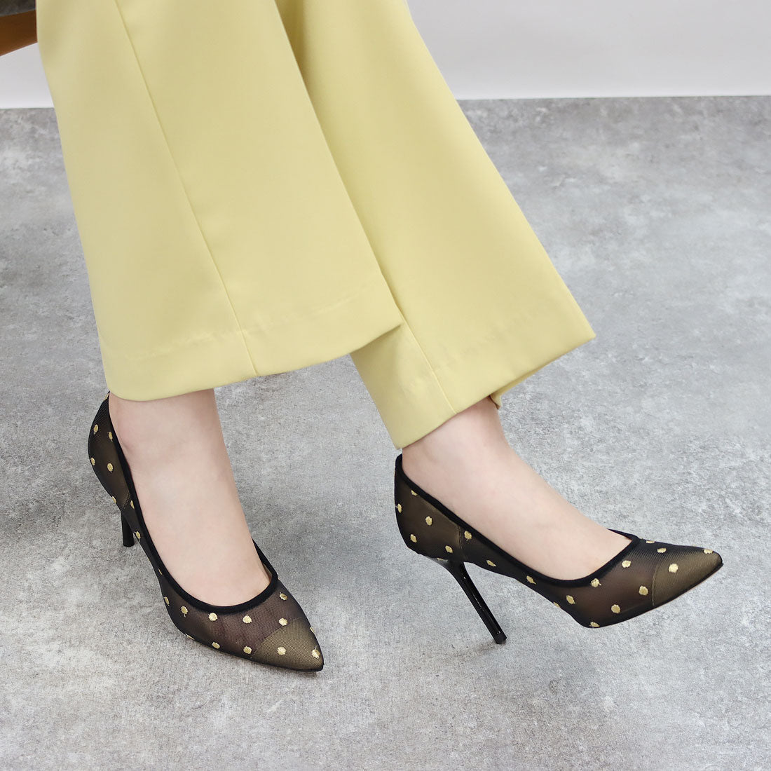 セヴン トゥエルヴ サーティ SEVEN TWELVE THIRTY ドット刺繍チュールパンプス （ベージュ） ベージュ