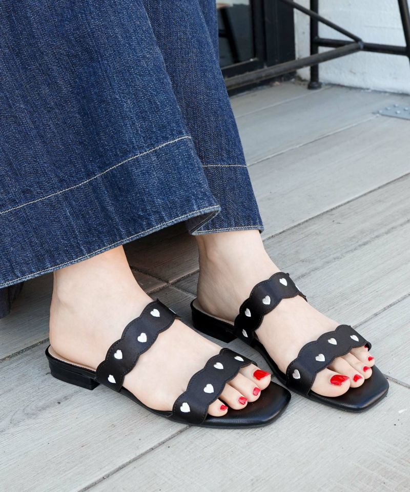 セスト SESTO ハート刺繍ウェーブストラップミュール （ブラック） ブラック