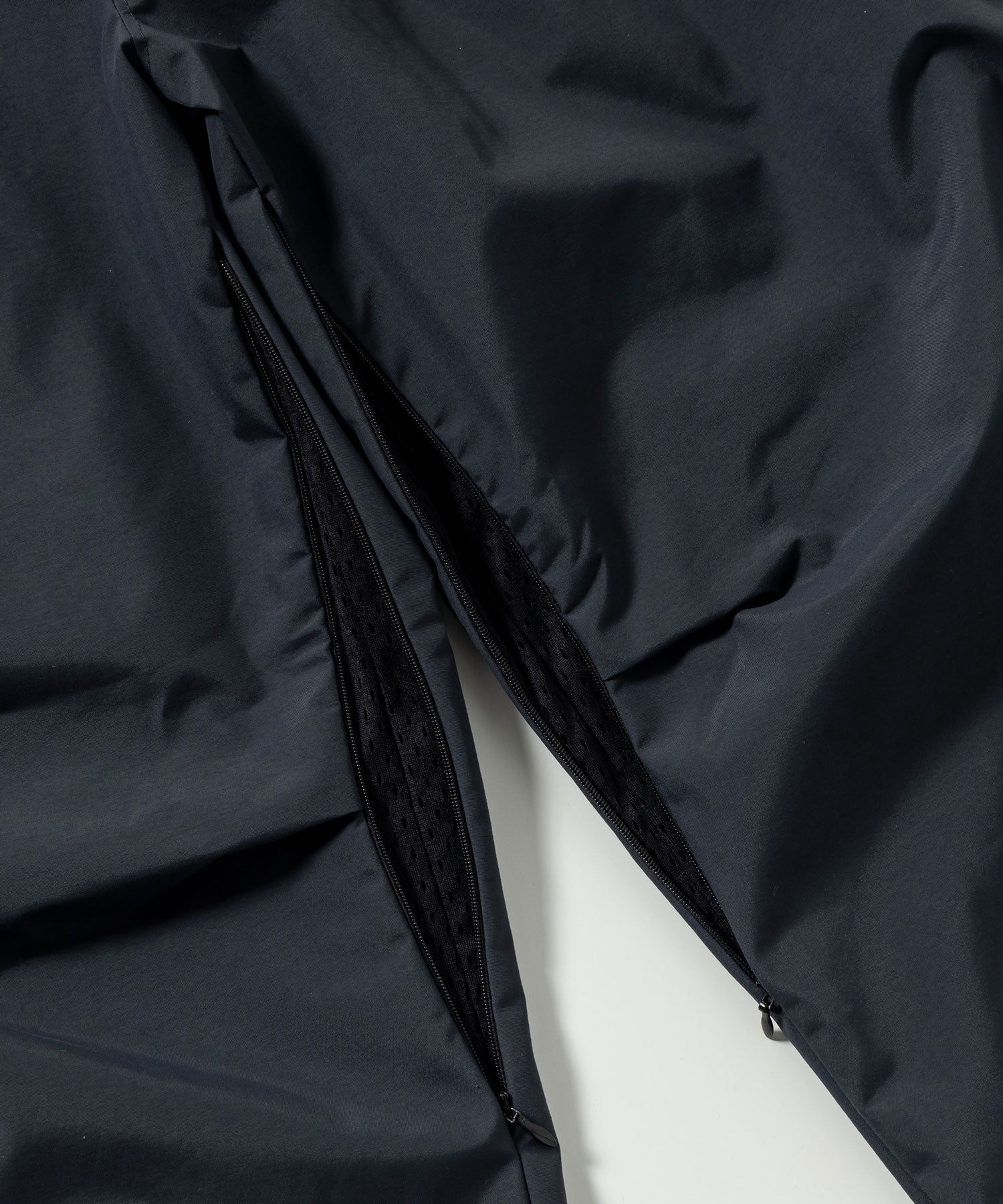 プラスフェニックス +phenix WEATHER PROOF OVER PANTS ウェザープルーフオーバーパンツ by GORE TEX LABS ゴアテックス（防風 / 耐水) （ブラック） ブラック