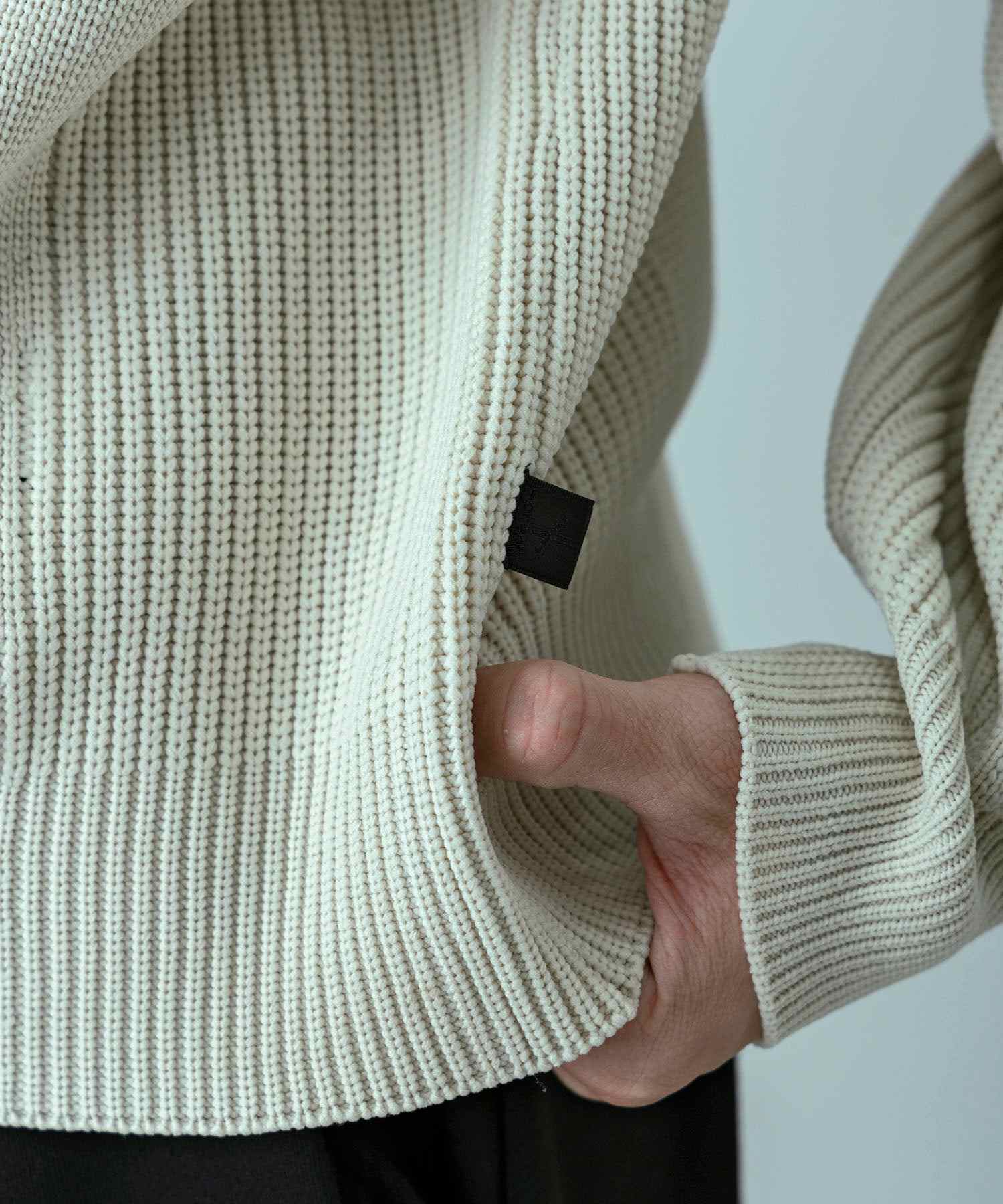 プラスフェニックス +phenix 【WEB・直営店限定】HYBRID KNIT LONGSLEEVE PULLOVER ハイブリッド ニット ロングスリーブ プルオーバー（軽量/通気性） （IVORY） IVORY
