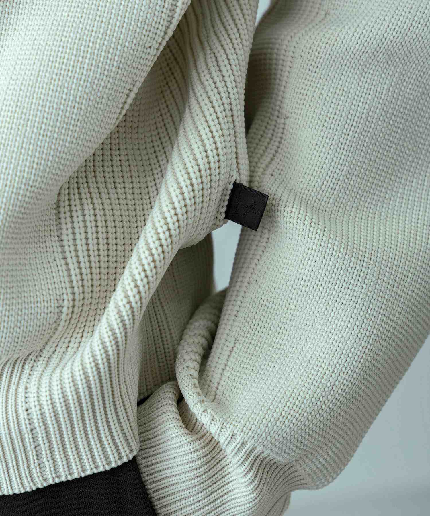 プラスフェニックス +phenix 【WEB・直営店限定】HYBRID KNIT LONGSLEEVE PULLOVER ハイブリッド ニット ロングスリーブ プルオーバー（軽量/通気性） （IVORY） IVORY