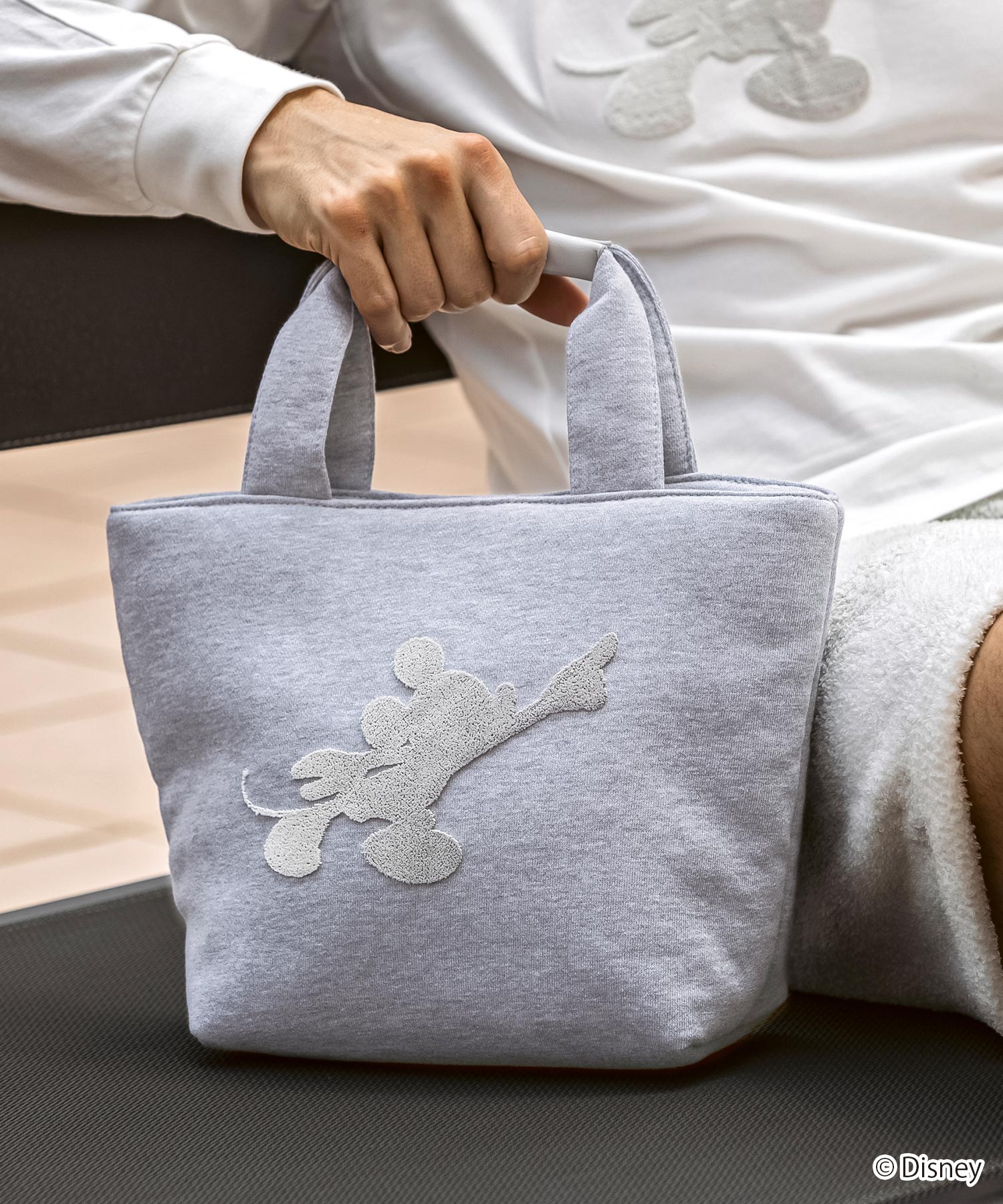 ウノ ピゥ ウノ ウグァーレ トレ リラックス 1PIU1UGUALE3 RELAX 【ミッキーマウス】グラデーション刺繍ミニトートバッグ （グレー） グレー