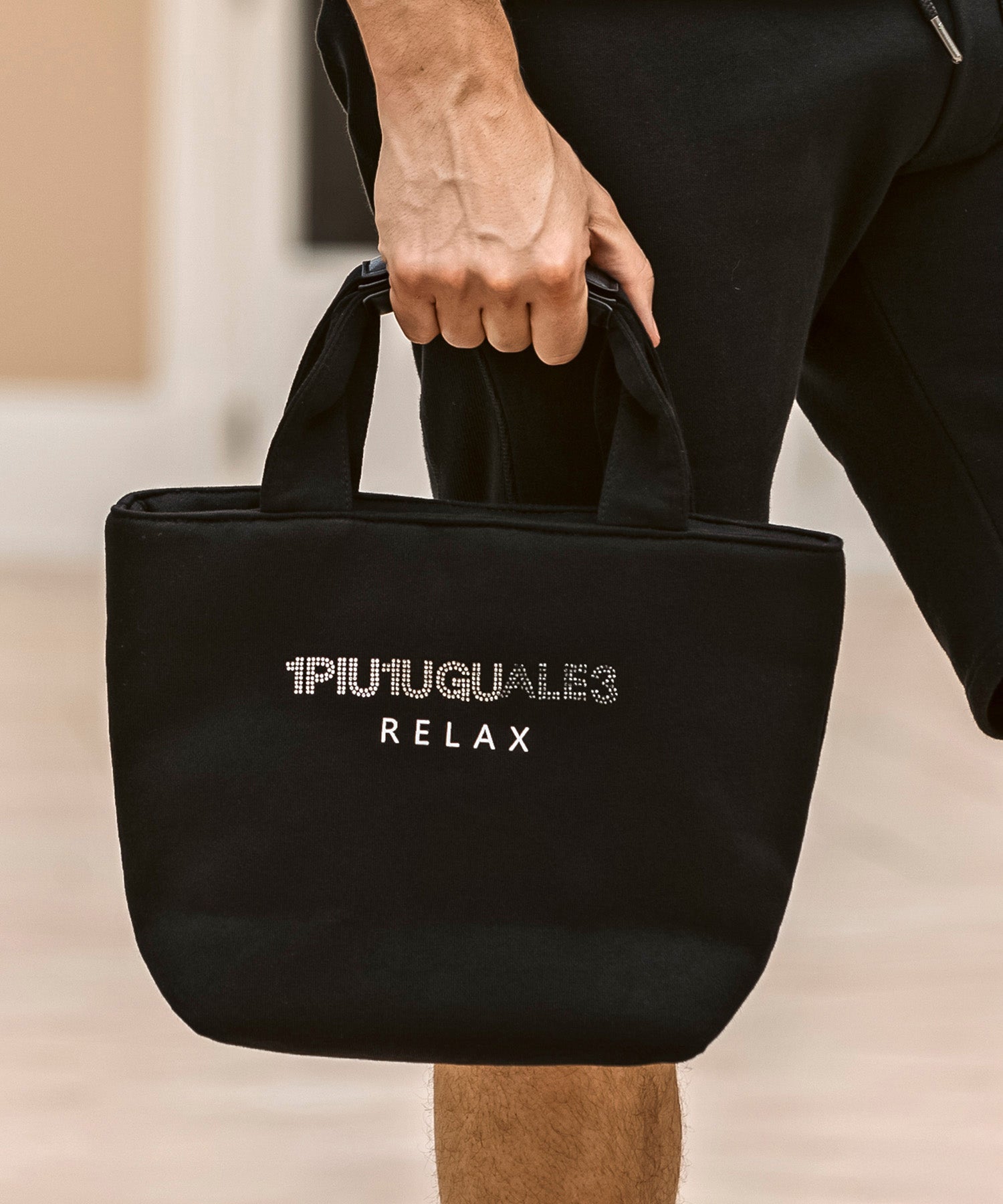 ウノ ピゥ ウノ ウグァーレ トレ リラックス 1PIU1UGUALE3 RELAX 【ミッキーマウス】グラデーションラインストーンミニトートバッグ （ブラック） ブラック