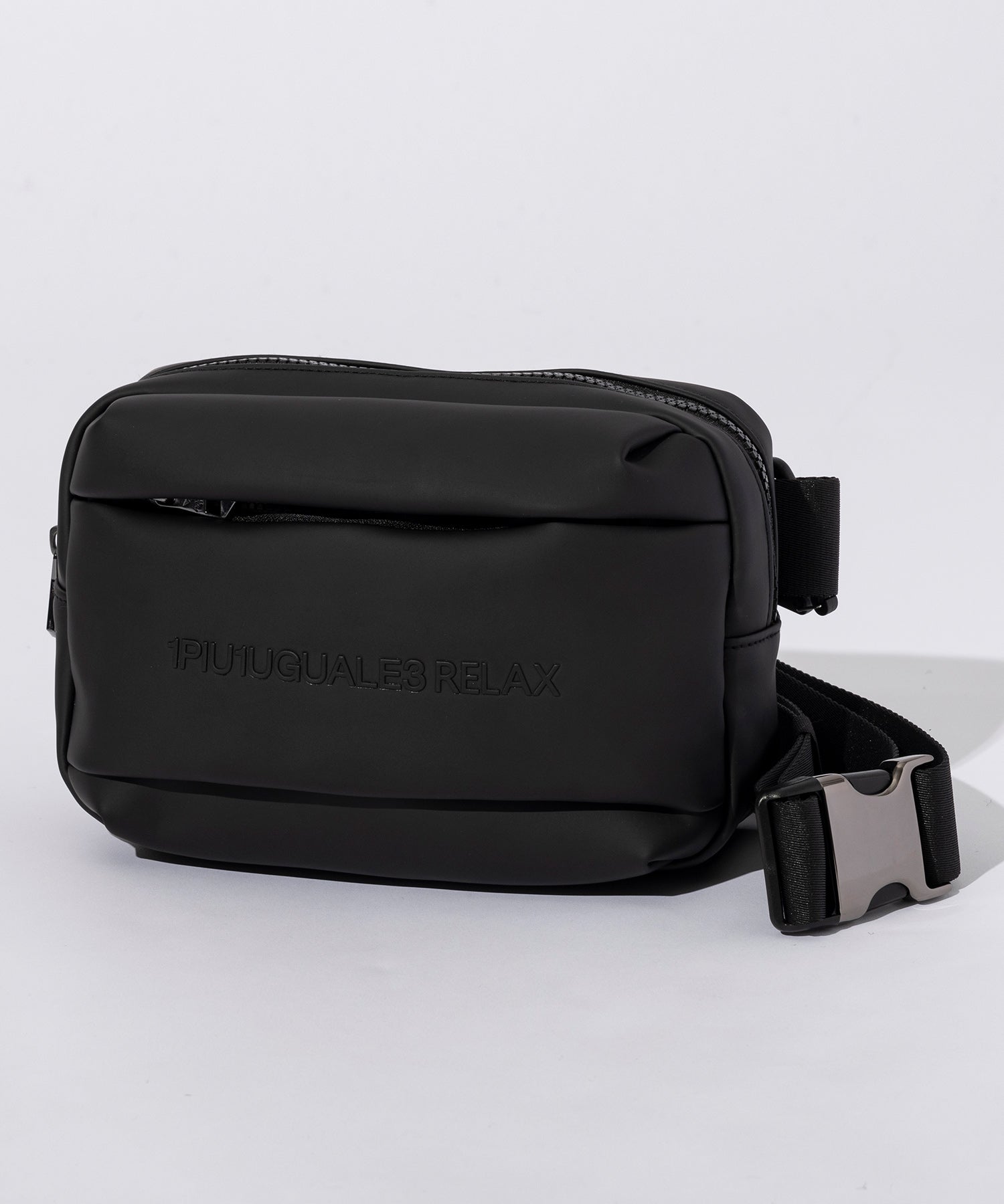 ウノ ピゥ ウノ ウグァーレ トレ リラックス 1PIU1UGUALE3 RELAX シンセティックレザー フロントポケット ボディバッグ ショルダーバッグ （ブラック） ブラック