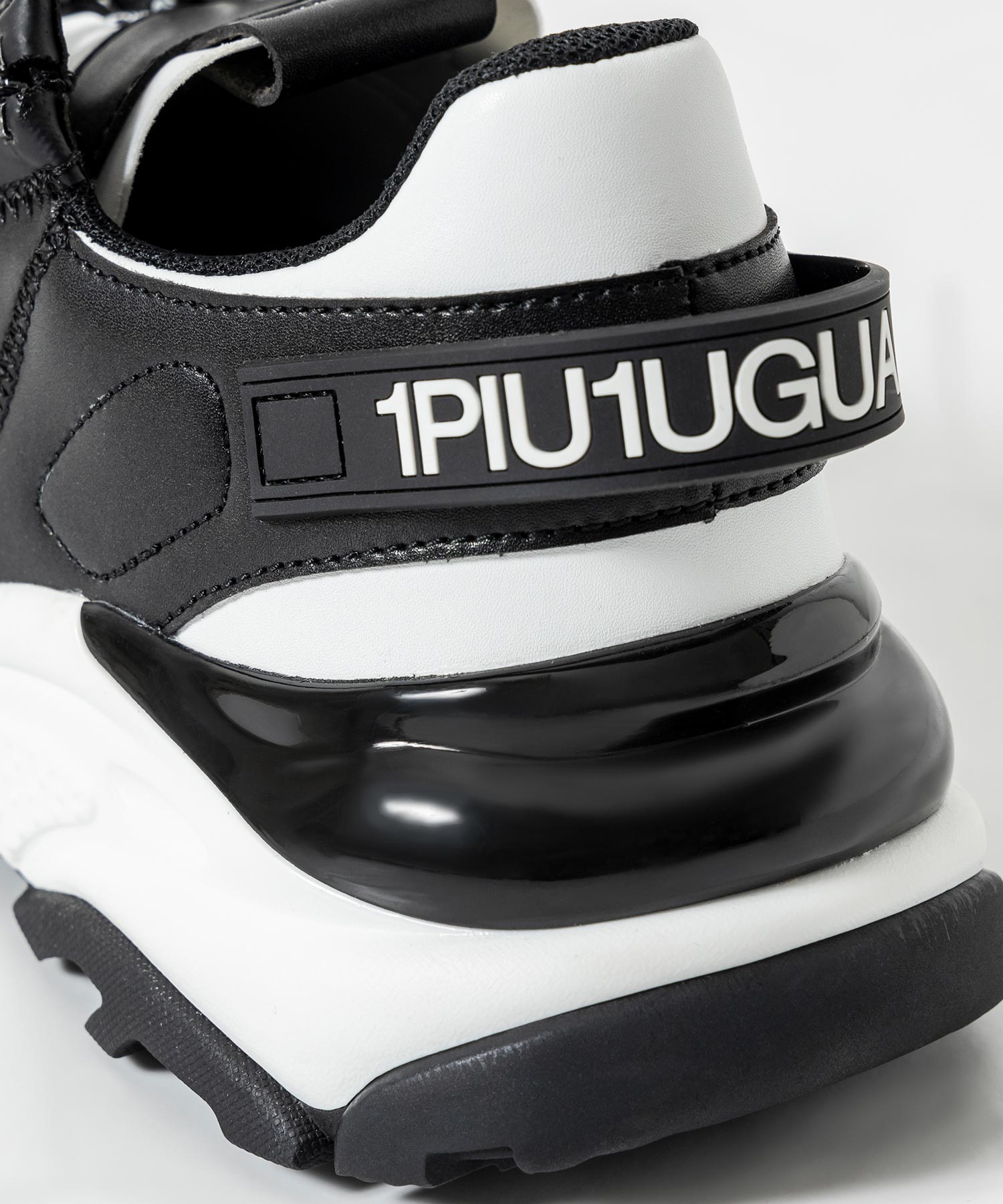 Uno Piu Uno Uguale Tre Relax 1PIU1UGUALE3 RELAX Zip Logo Sports Sneakers