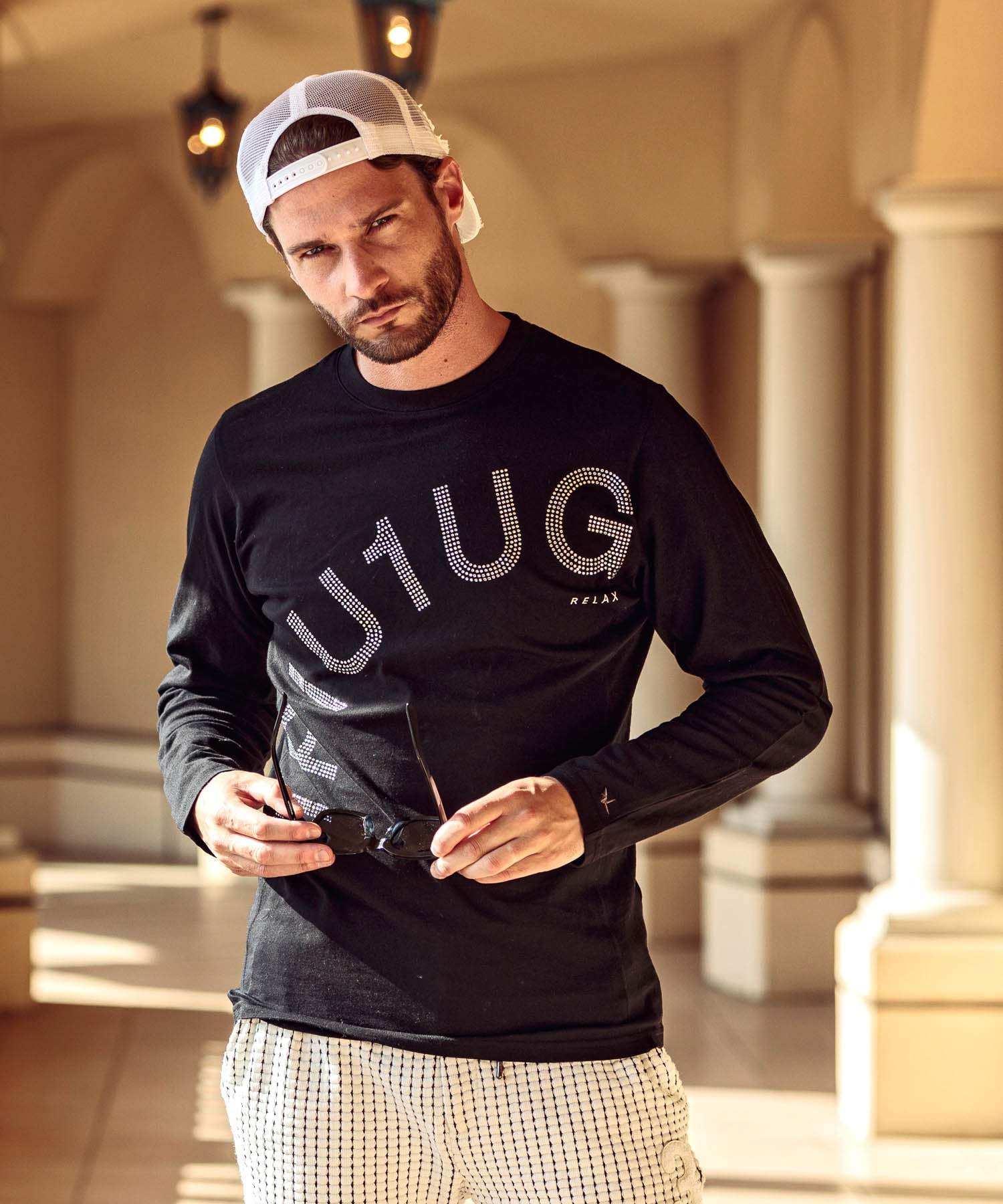 ウノ ピゥ ウノ ウグァーレ トレ リラックス 1PIU1UGUALE3 RELAX ラインストーンロゴ長袖Tシャツ（ブラック） ブラック