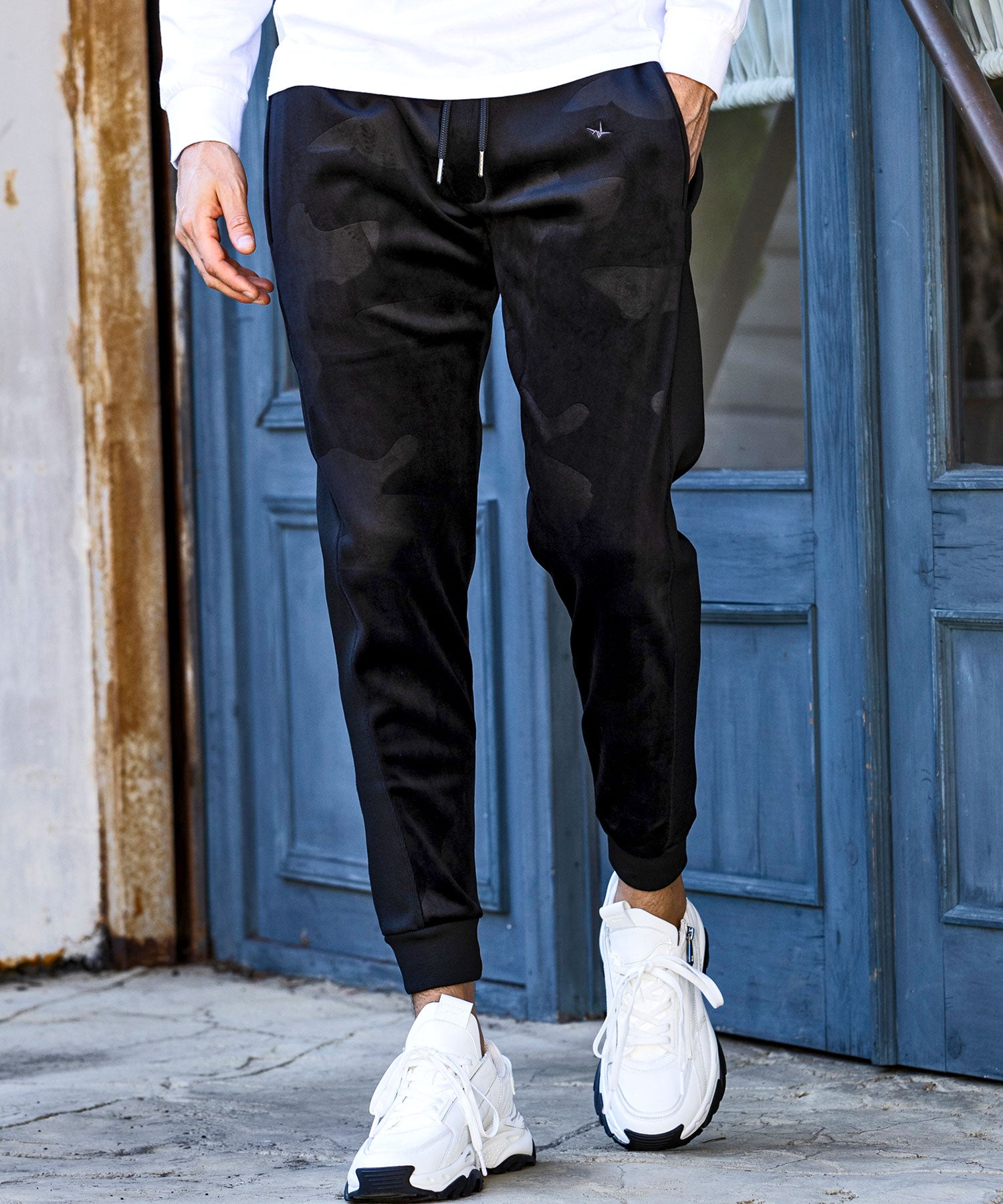 ウノ ピゥ ウノ ウグァーレ トレ リラックス 1PIU1UGUALE3 RELAX カモ柄ベロアロングパンツ （ブラック） ブラック