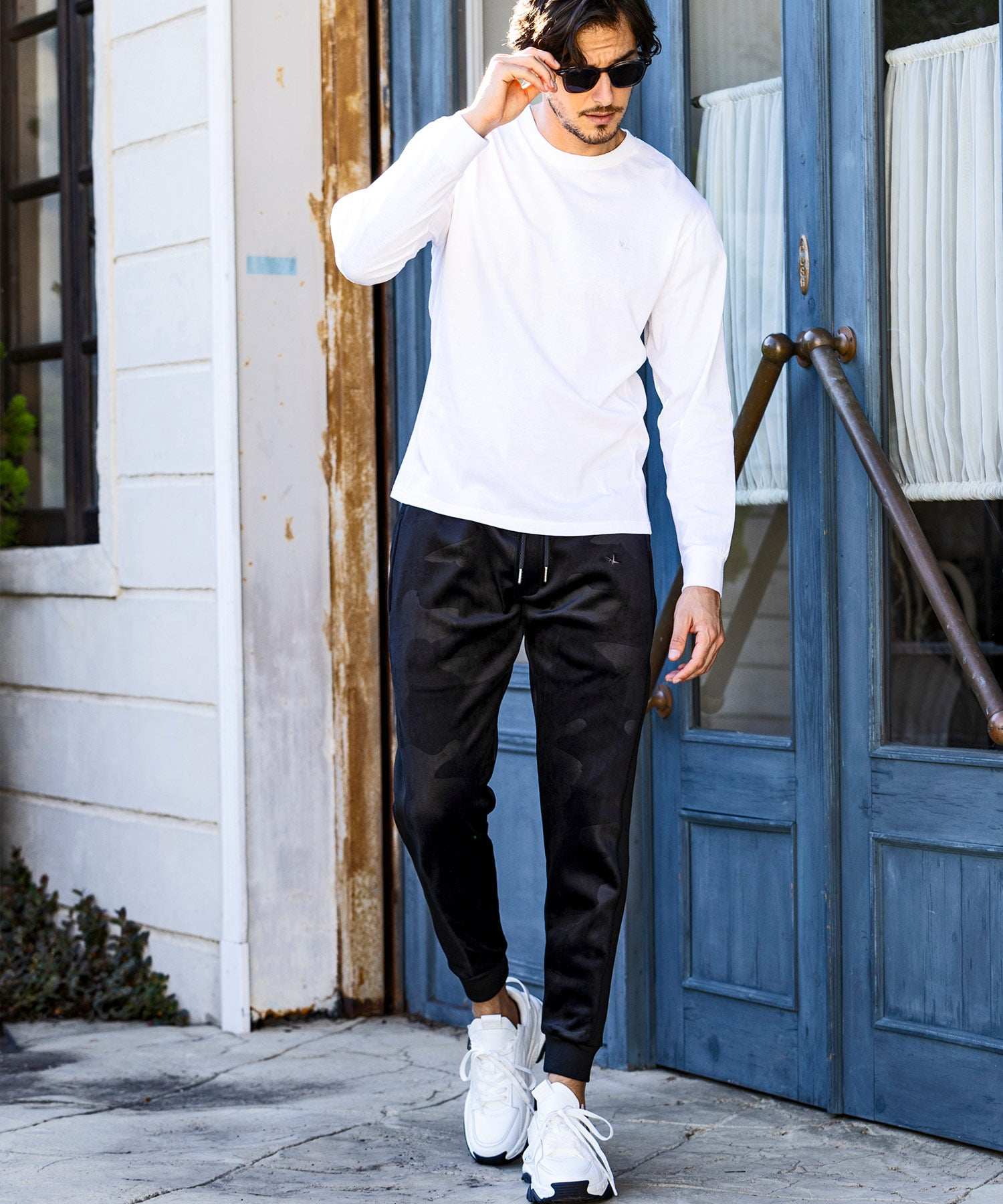 ウノ ピゥ ウノ ウグァーレ トレ リラックス 1PIU1UGUALE3 RELAX カモ柄ベロアロングパンツ （ブラック） ブラック