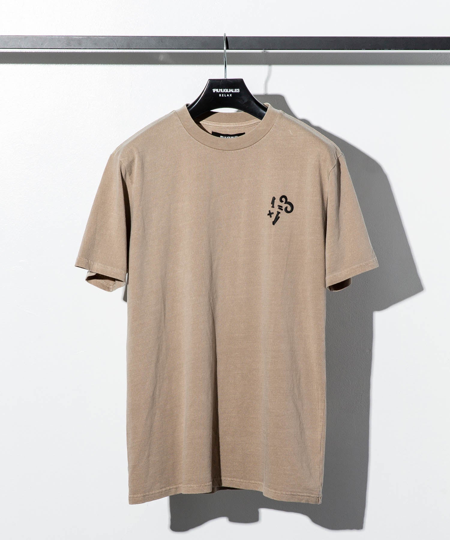 ウノ ピゥ ウノ ウグァーレ トレ リラックス 1PIU1UGUALE3 RELAX ピグメント半袖Tシャツ （ベージュ） ベージュ