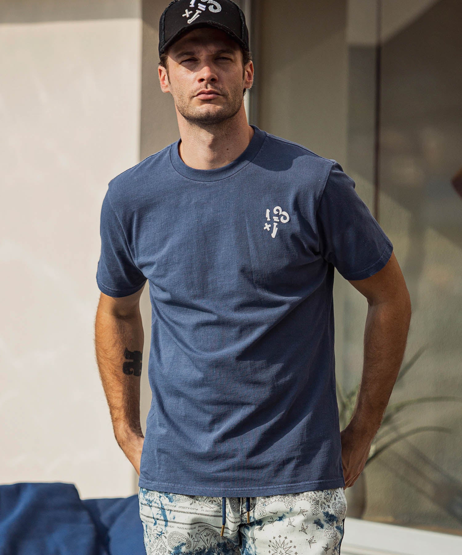 ウノ ピゥ ウノ ウグァーレ トレ リラックス 1PIU1UGUALE3 RELAX ピグメント半袖Tシャツ （ネイビー） ネイビー