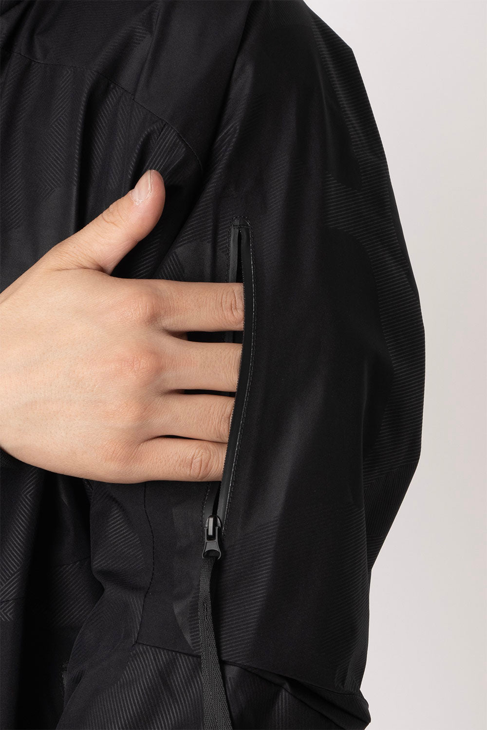 ウノ ピゥ ウノ ウグァーレ トレ リラックス 1PIU1UGUALE3 RELAX トラックジャケット WINDSTOPPER プロダクト by GORE-TEX LABS /ウィンドストッパー/ゴアテックス （ブラックカモ） ブラックカモ