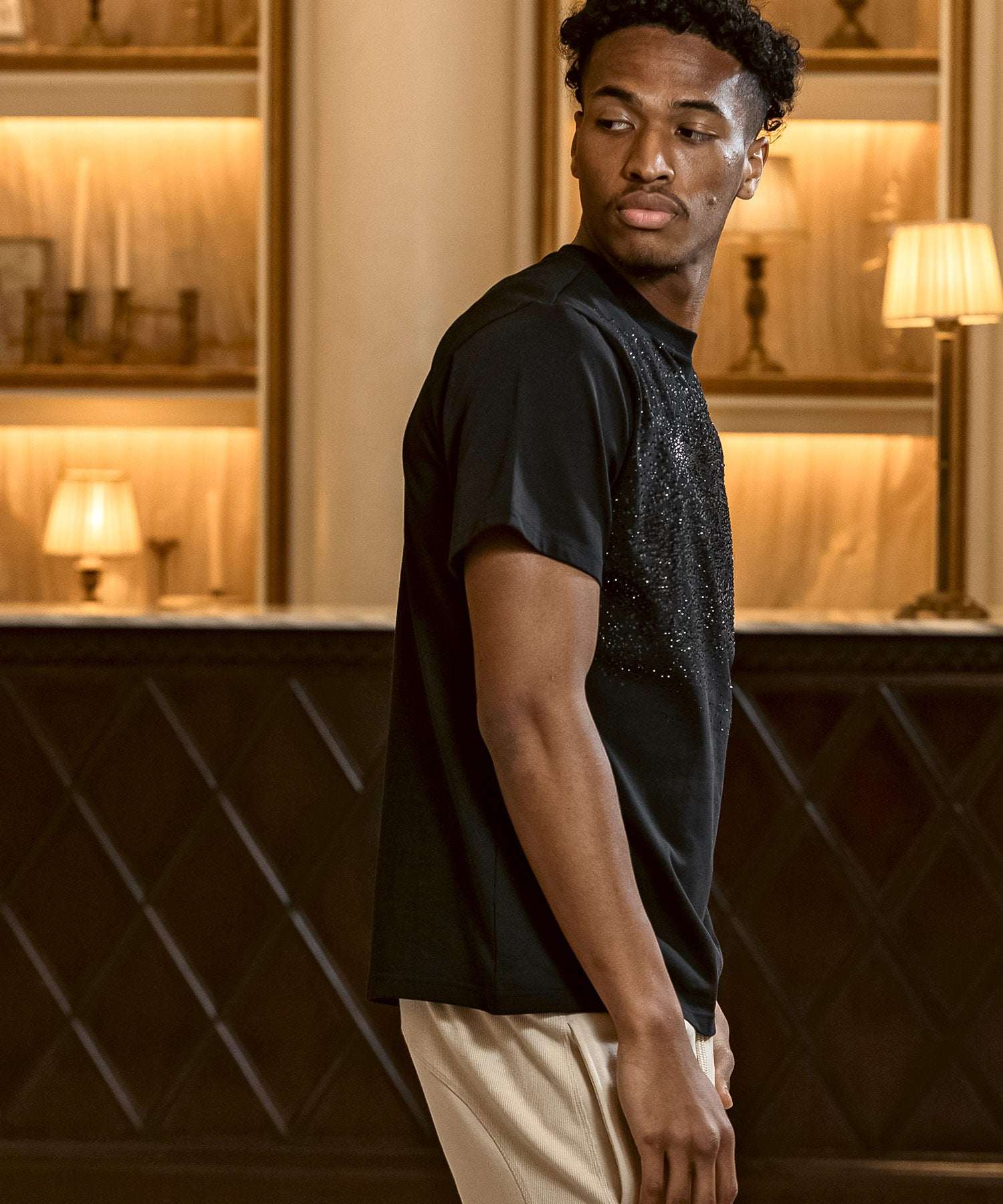 ウノ ピゥ ウノ ウグァーレ トレ リラックス 1PIU1UGUALE3 RELAX スプラッシュ ラインストーン シルケット生地 半袖Tシャツ （ブラック） ブラック