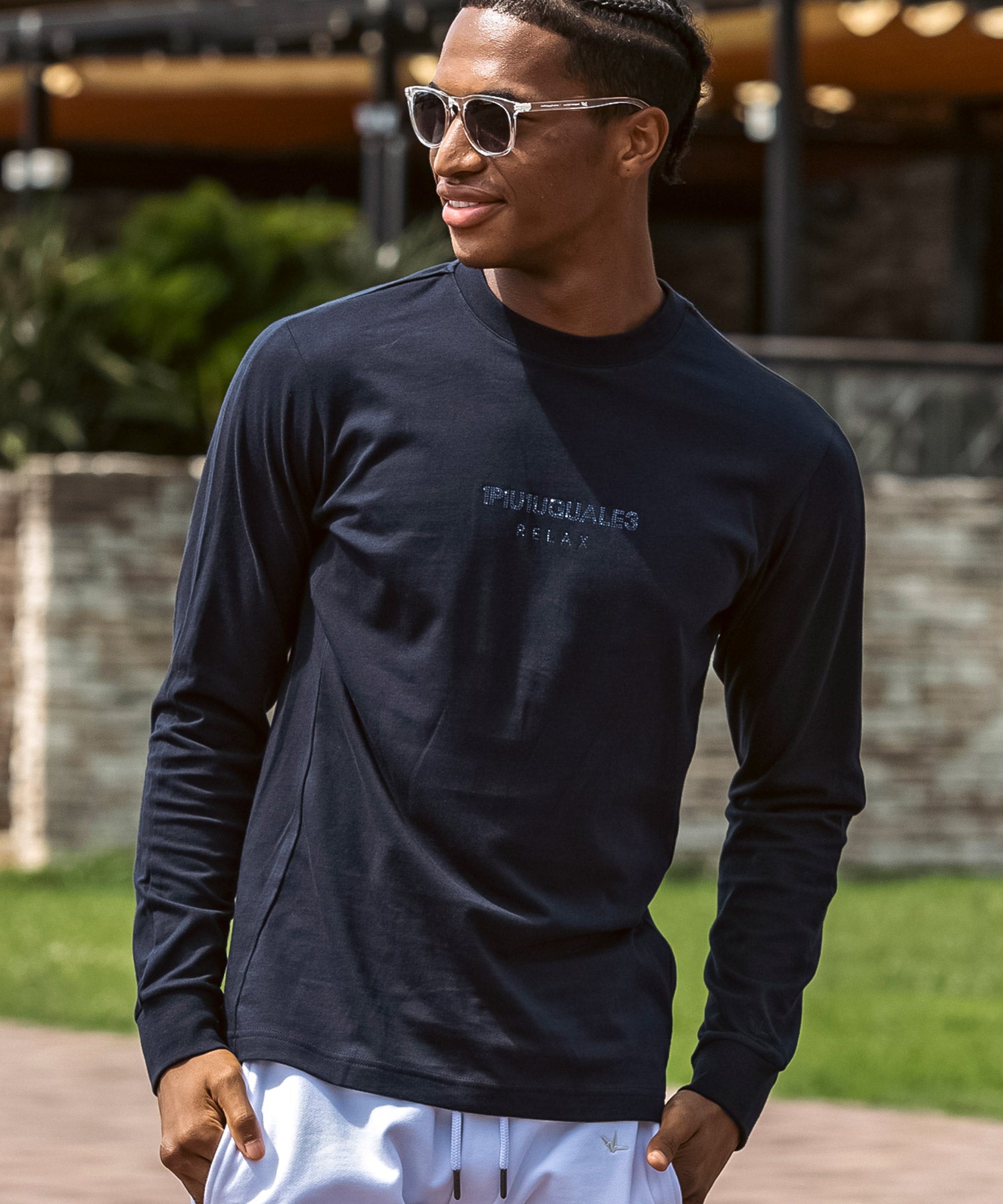 ウノ ピゥ ウノ ウグァーレ トレ リラックス 1PIU1UGUALE3 RELAX ダブルラインストーンロゴロングTシャツ （ネイビー） ネイビー