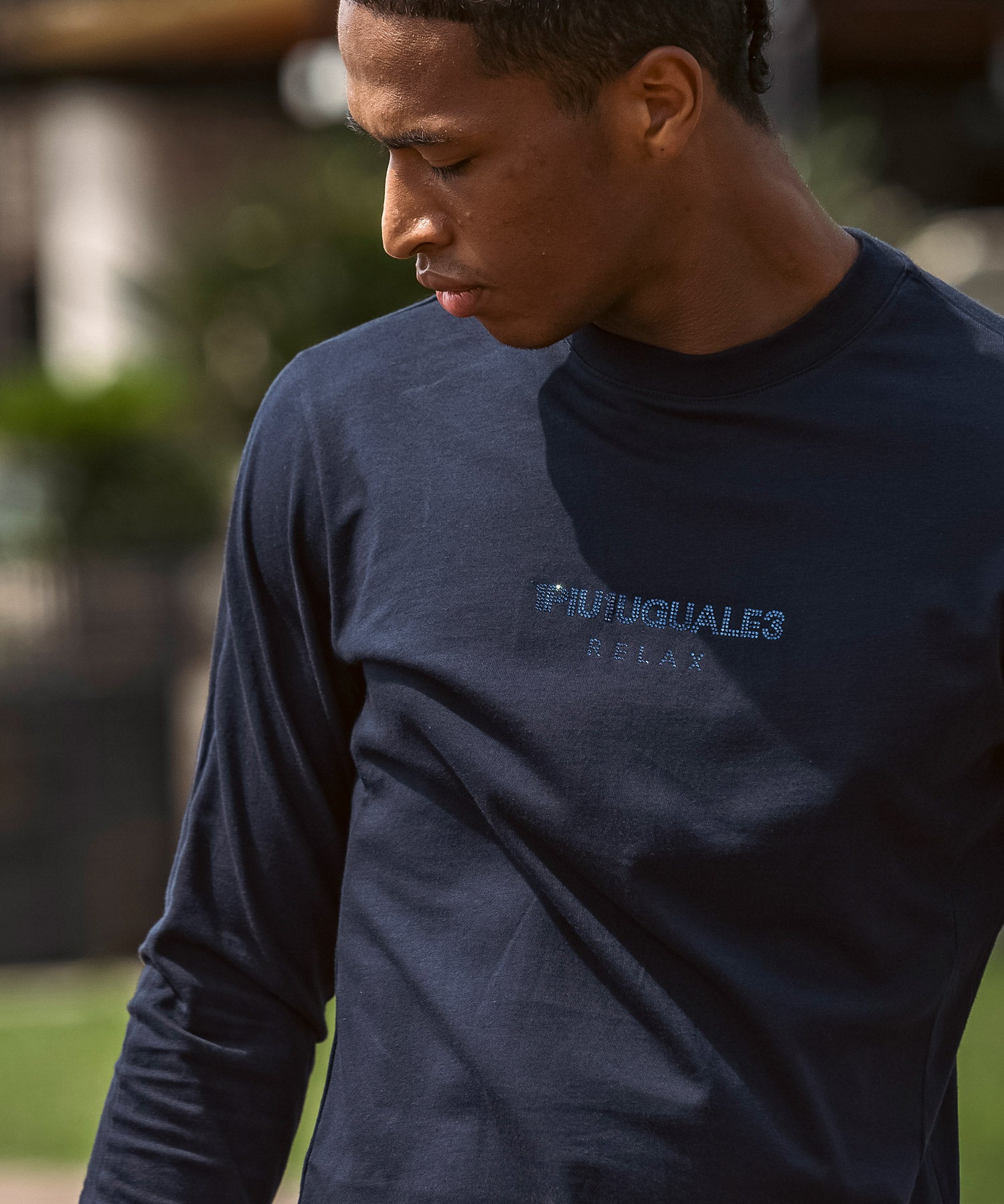 ウノ ピゥ ウノ ウグァーレ トレ リラックス 1PIU1UGUALE3 RELAX ダブルラインストーンロゴロングTシャツ （ネイビー） ネイビー