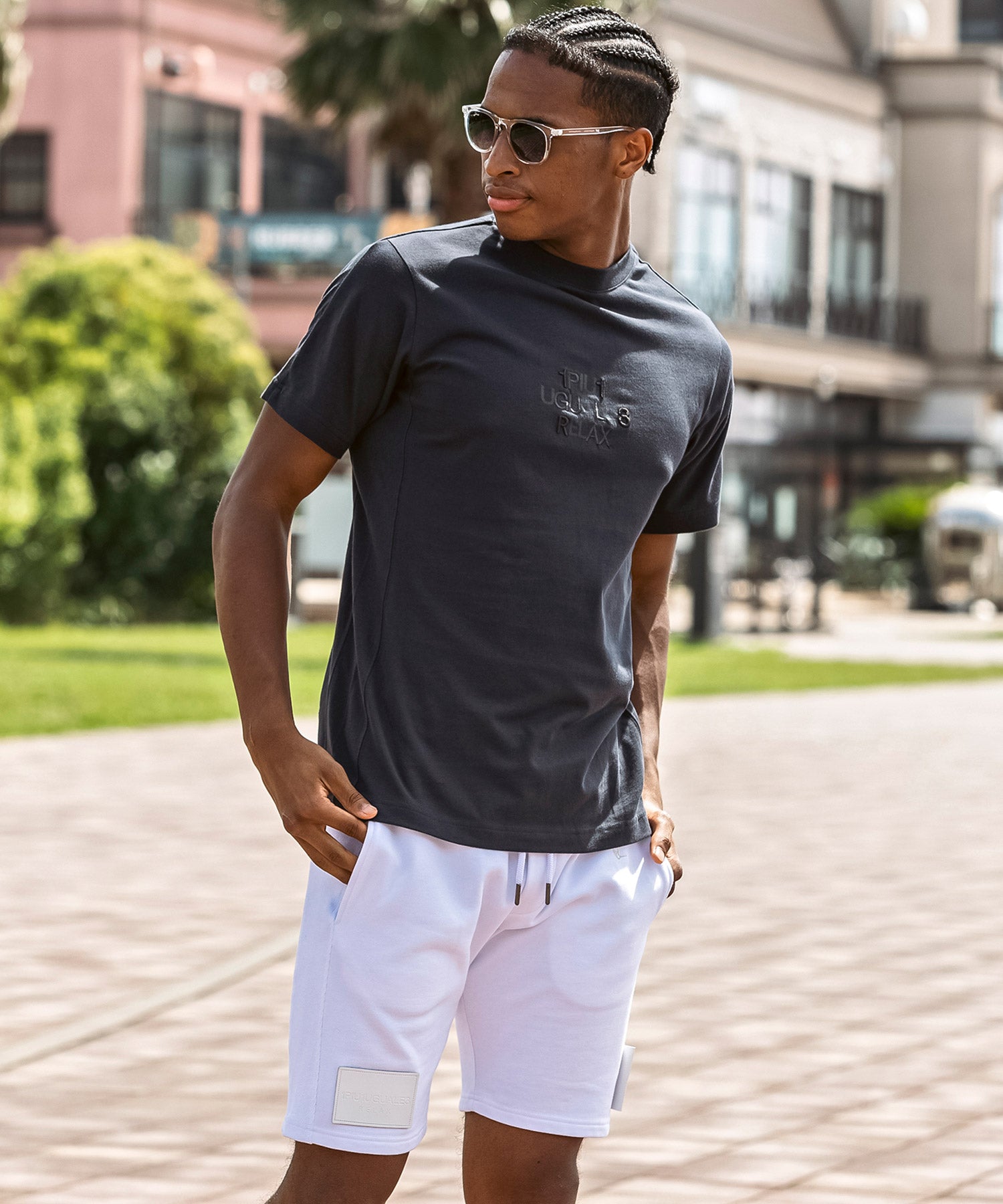 ウノ ピゥ ウノ ウグァーレ トレ リラックス 1PIU1UGUALE3 RELAX コンビネーションロゴ半袖Tシャツ （チャコール） チャコール