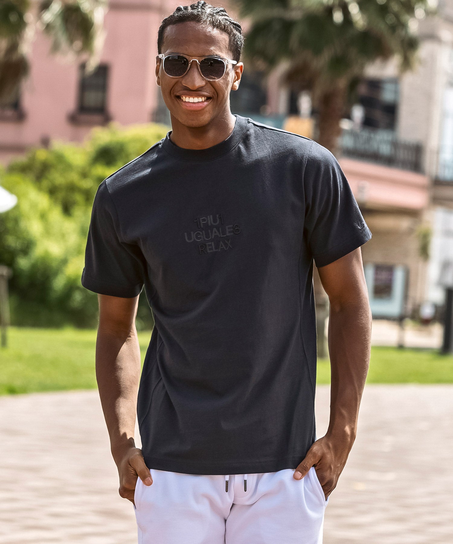 ウノ ピゥ ウノ ウグァーレ トレ リラックス 1PIU1UGUALE3 RELAX コンビネーションロゴ半袖Tシャツ （チャコール） チャコール