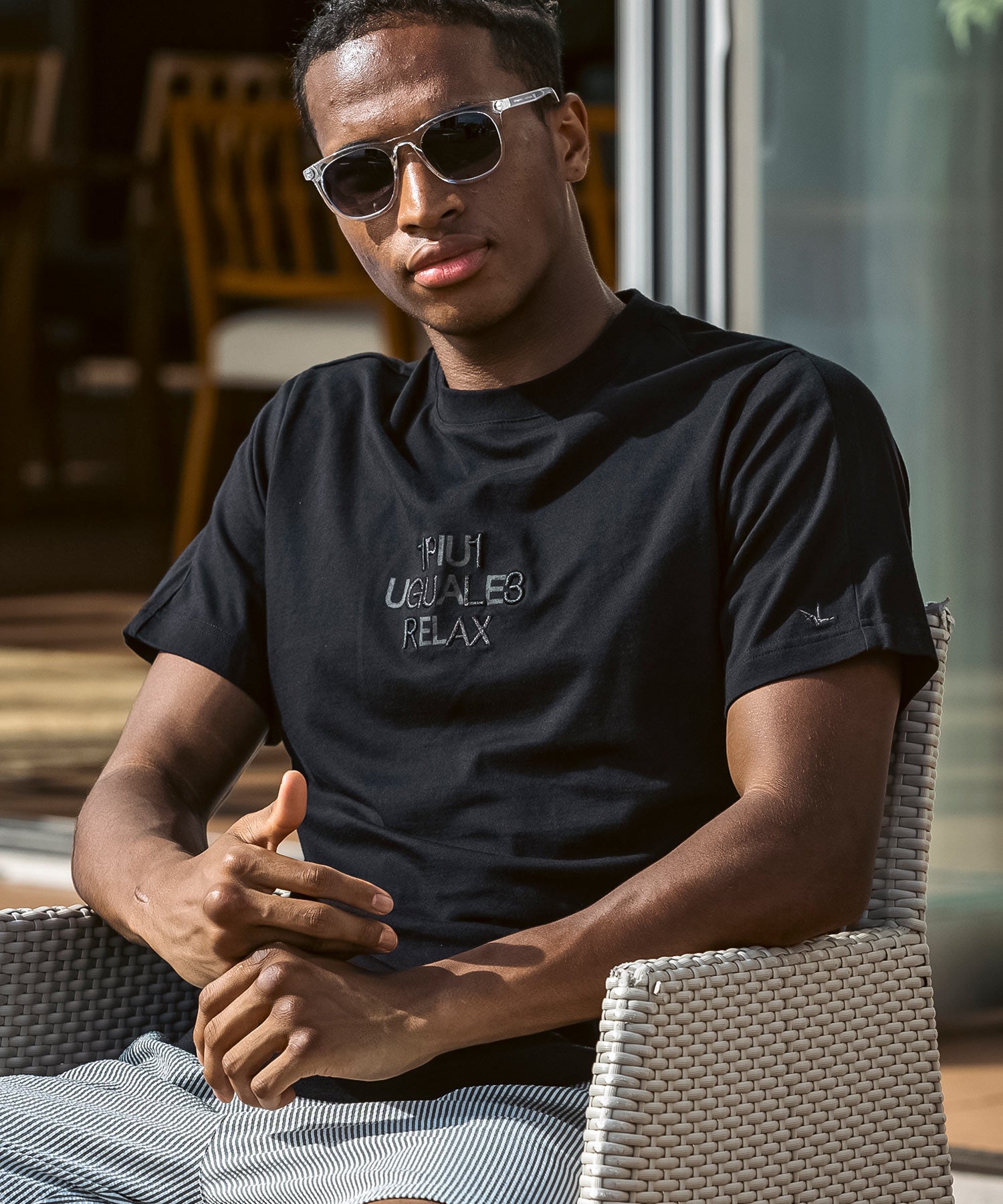 ウノ ピゥ ウノ ウグァーレ トレ リラックス 1PIU1UGUALE3 RELAX コンビネーションロゴ半袖Tシャツ （ブラック） ブラック