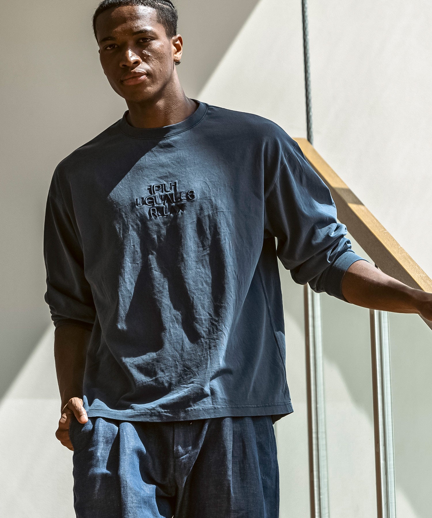 ウノ ピゥ ウノ ウグァーレ トレ リラックス 1PIU1UGUALE3 RELAX ピグメント刺繍ロゴロングTシャツ （ネイビー） ネイビー