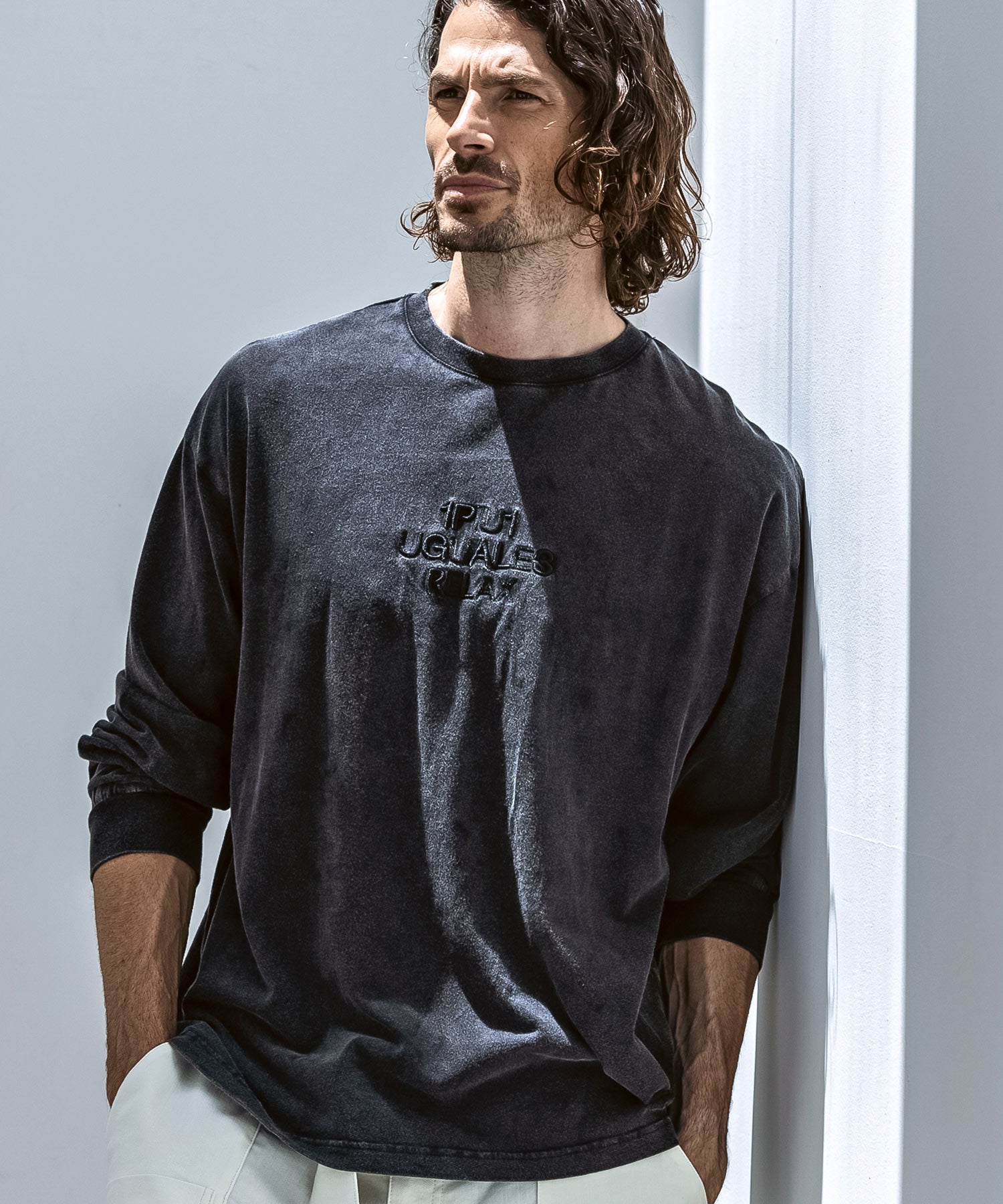 ウノ ピゥ ウノ ウグァーレ トレ リラックス 1PIU1UGUALE3 RELAX ピグメント刺繍ロゴロングTシャツ （ブラック） ブラック