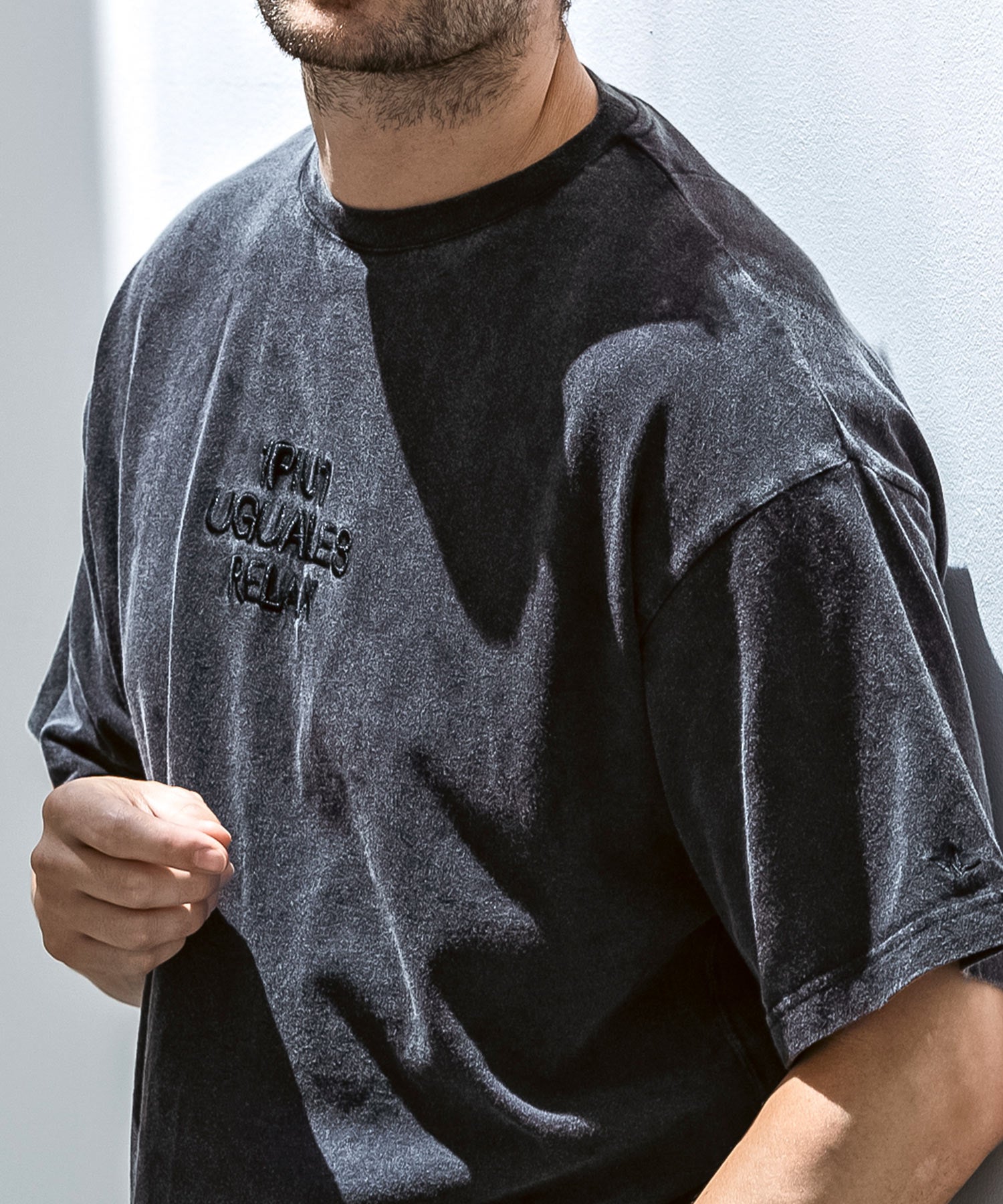 ウノ ピゥ ウノ ウグァーレ トレ リラックス 1PIU1UGUALE3 RELAX ピグメント刺繍ロゴ半袖Tシャツ （ブラック） ブラック