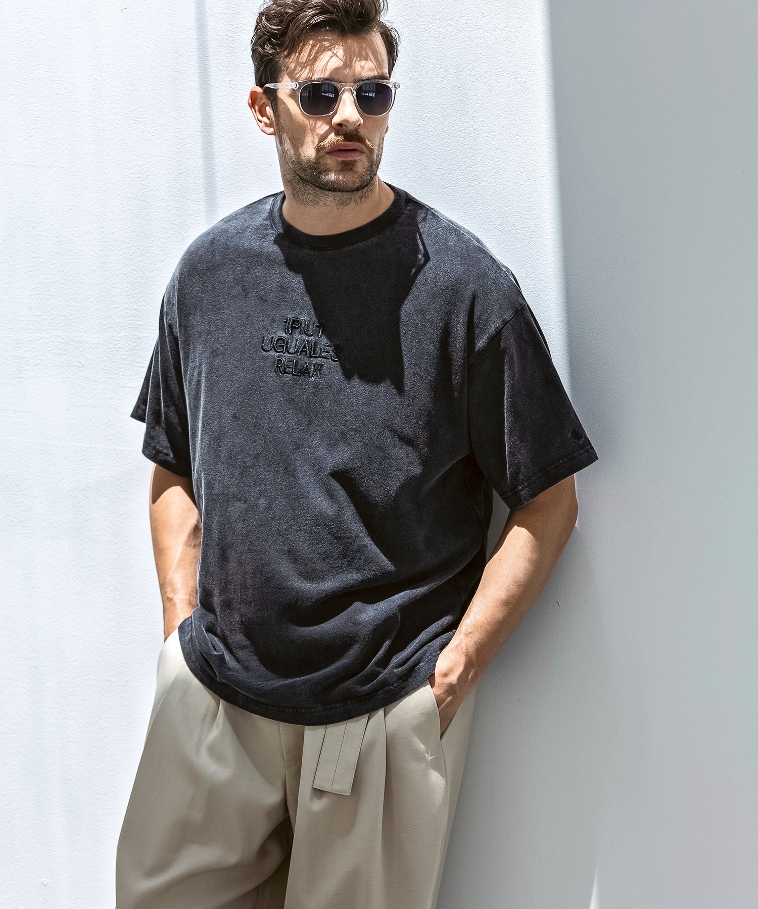 ウノ ピゥ ウノ ウグァーレ トレ リラックス 1PIU1UGUALE3 RELAX ピグメント刺繍ロゴ半袖Tシャツ （ブラック） ブラック