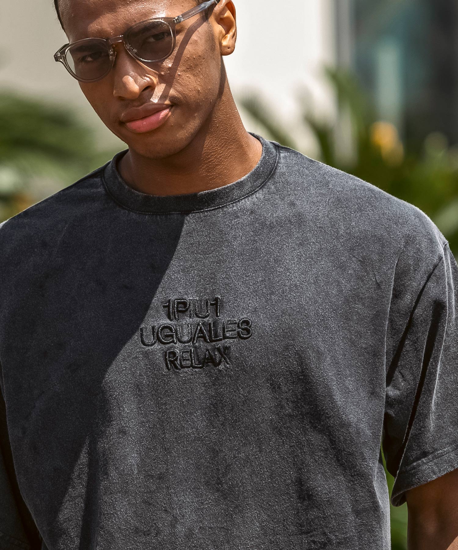 ウノ ピゥ ウノ ウグァーレ トレ リラックス 1PIU1UGUALE3 RELAX ピグメント刺繍ロゴ半袖Tシャツ （ブラック） ブラック