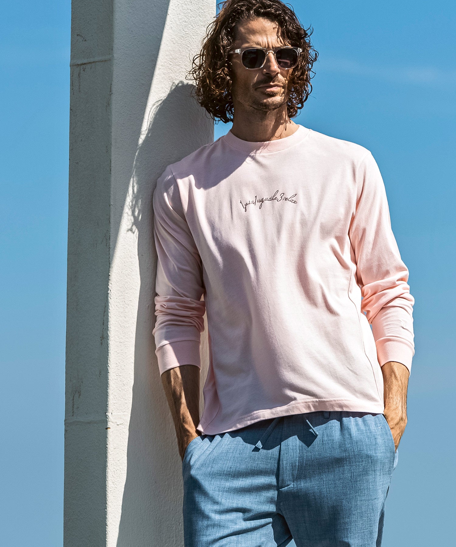 ウノ ピゥ ウノ ウグァーレ トレ リラックス 1PIU1UGUALE3 RELAX ラインストーンカーシヴロゴロングTシャツ （ライトピンク） ライトピンク
