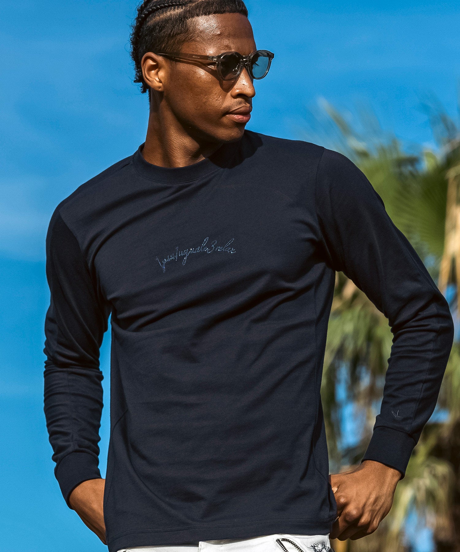 ウノ ピゥ ウノ ウグァーレ トレ リラックス 1PIU1UGUALE3 RELAX ラインストーンカーシヴロゴロングTシャツ （ネイビー） ネイビー