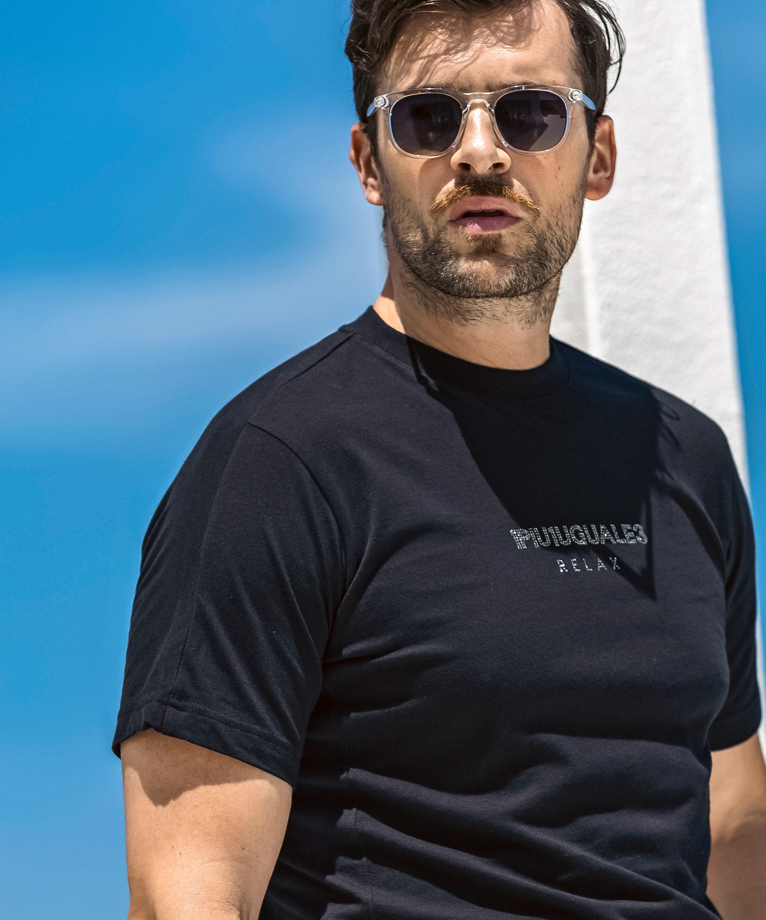 ウノ ピゥ ウノ ウグァーレ トレ リラックス 1PIU1UGUALE3 RELAX ダブルラインストーンロゴ半袖Tシャツ （ブラック） ブラック