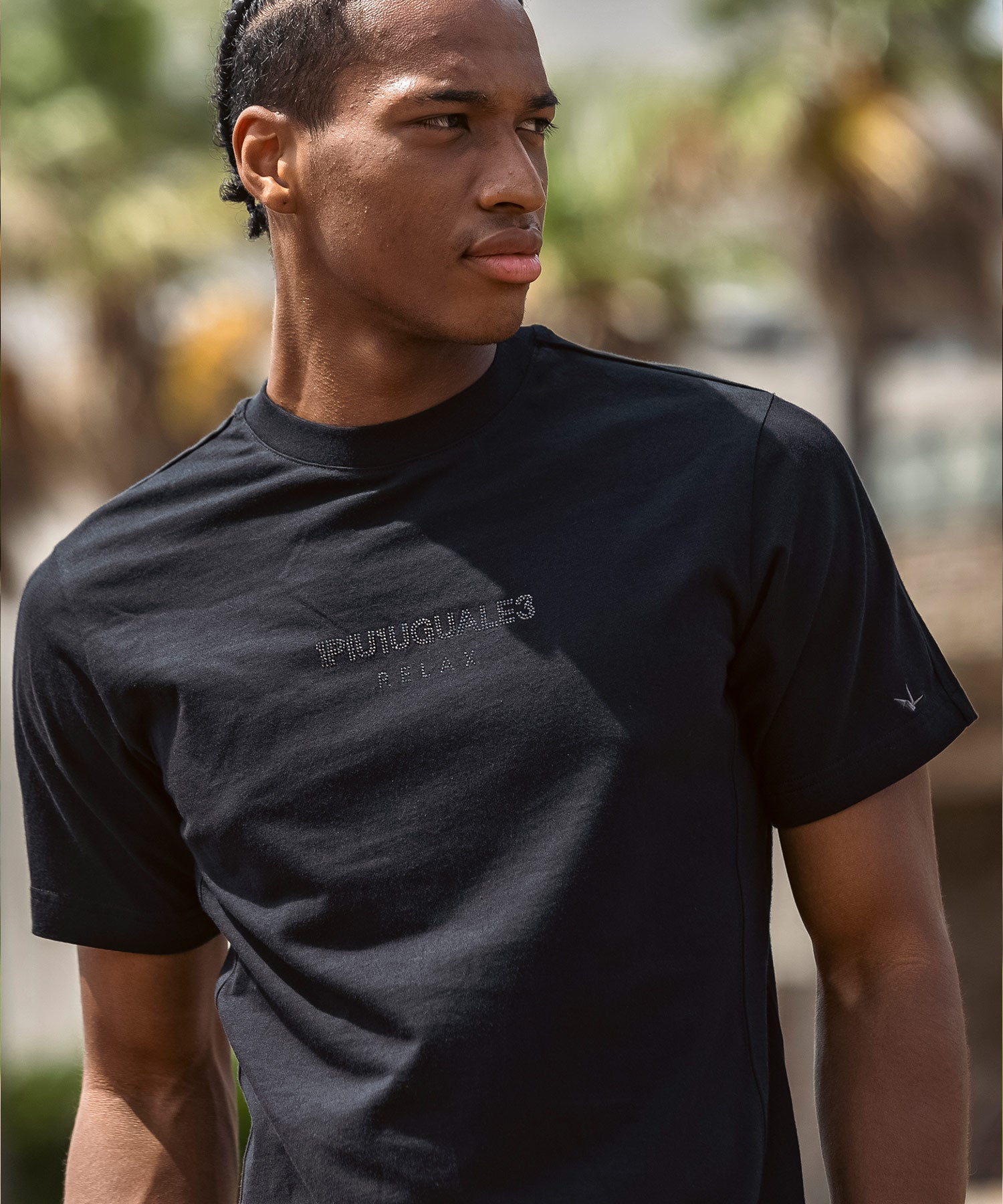ウノ ピゥ ウノ ウグァーレ トレ リラックス 1PIU1UGUALE3 RELAX ダブルラインストーンロゴ半袖Tシャツ （ブラック） ブラック