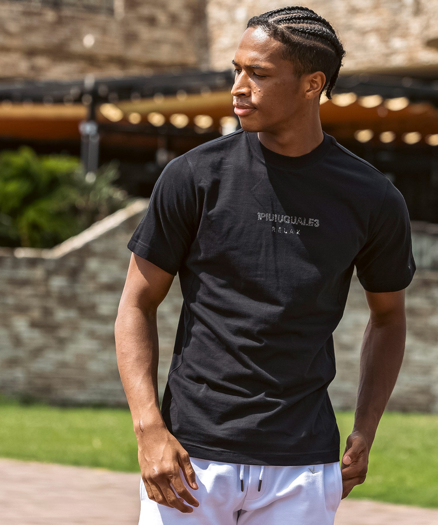 ウノ ピゥ ウノ ウグァーレ トレ リラックス 1PIU1UGUALE3 RELAX ダブルラインストーンロゴ半袖Tシャツ （ブラック） ブラック