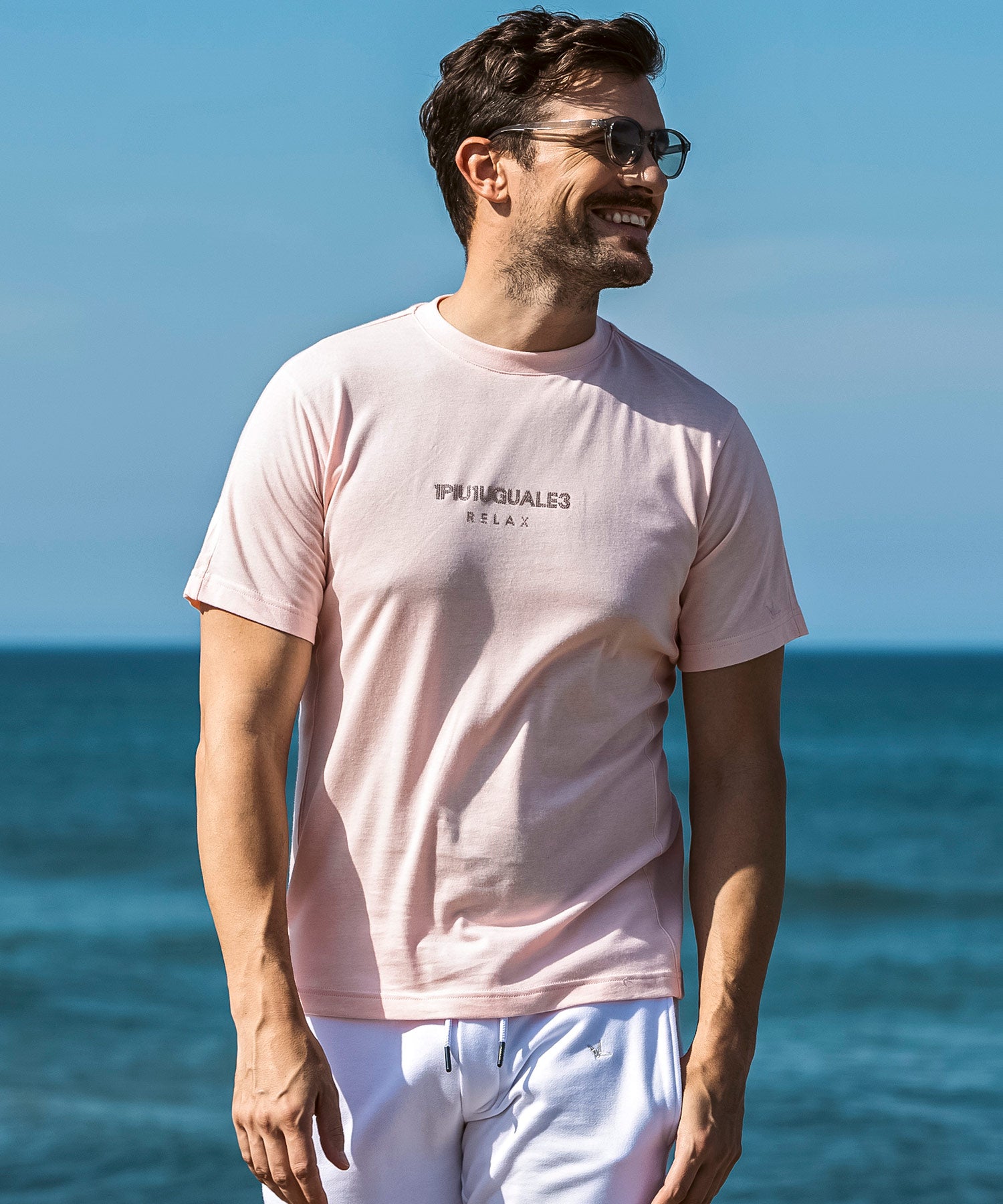 ウノ ピゥ ウノ ウグァーレ トレ リラックス 1PIU1UGUALE3 RELAX ダブルラインストーンロゴ半袖Tシャツ （ライトピンク） ライトピンク