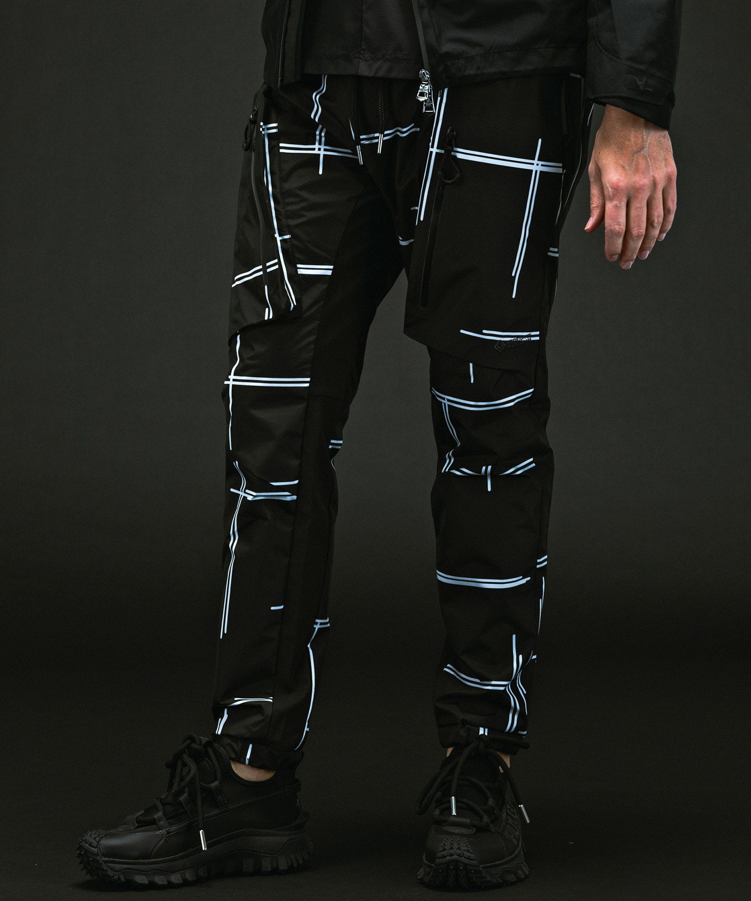 ウノ ピゥ ウノ ウグァーレ トレ リラックス 1PIU1UGUALE3 RELAX テックパンツ by GORE-TEX LABS / ゴアテックス （black×white） black×white