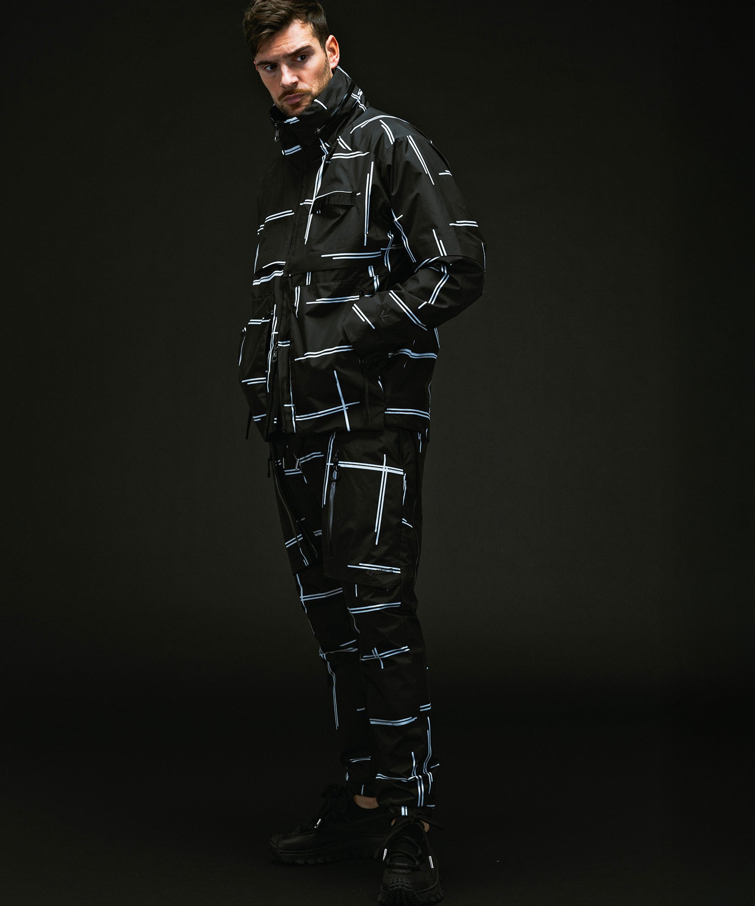 ウノ ピゥ ウノ ウグァーレ トレ リラックス 1PIU1UGUALE3 RELAX テックパンツ by GORE-TEX LABS / ゴアテックス （black×white） black×white