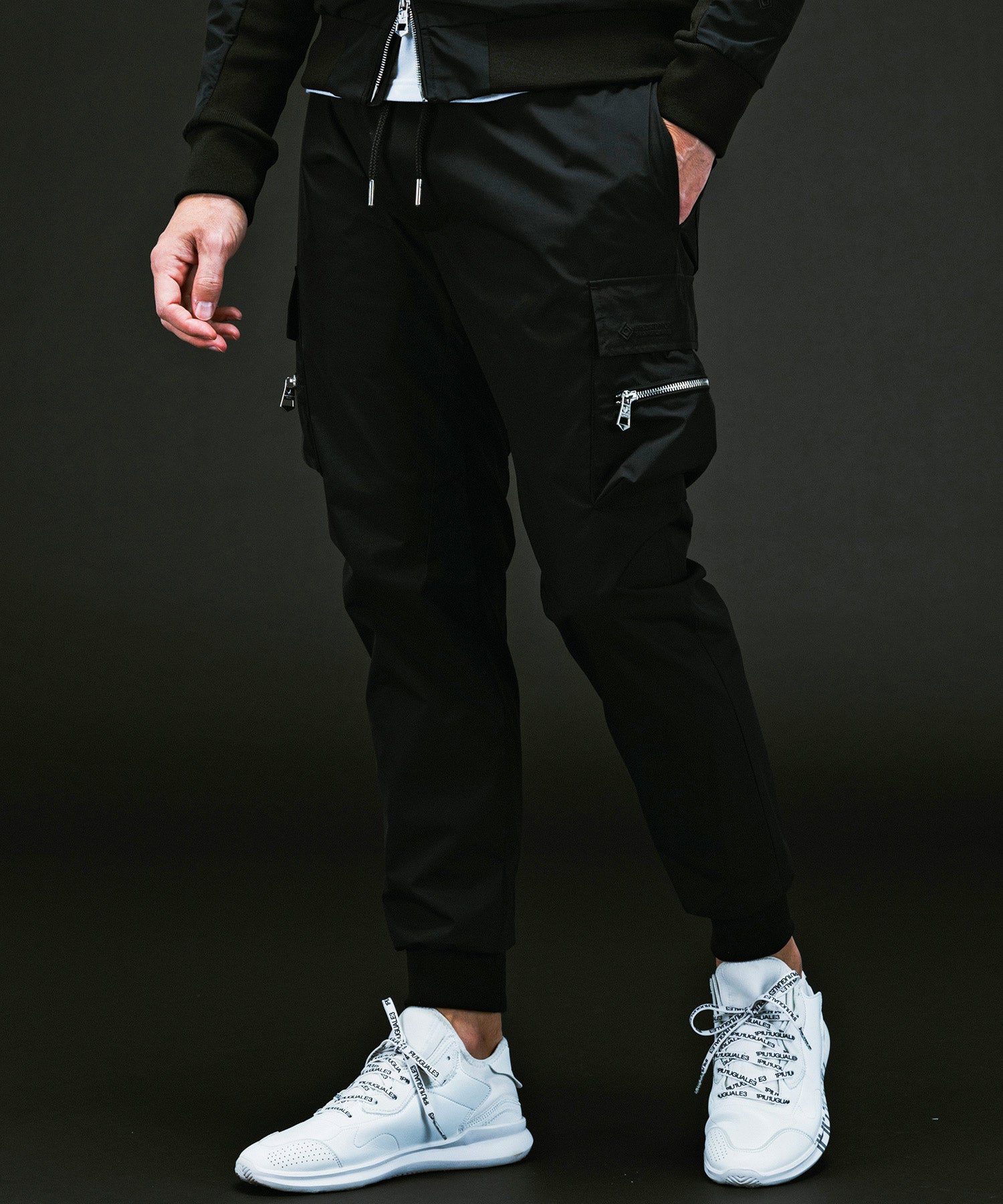 ウノ ピゥ ウノ ウグァーレ トレ リラックス 1PIU1UGUALE3 RELAX カーゴパンツ by GORE-TEX LABS / ゴアテックス （black） black