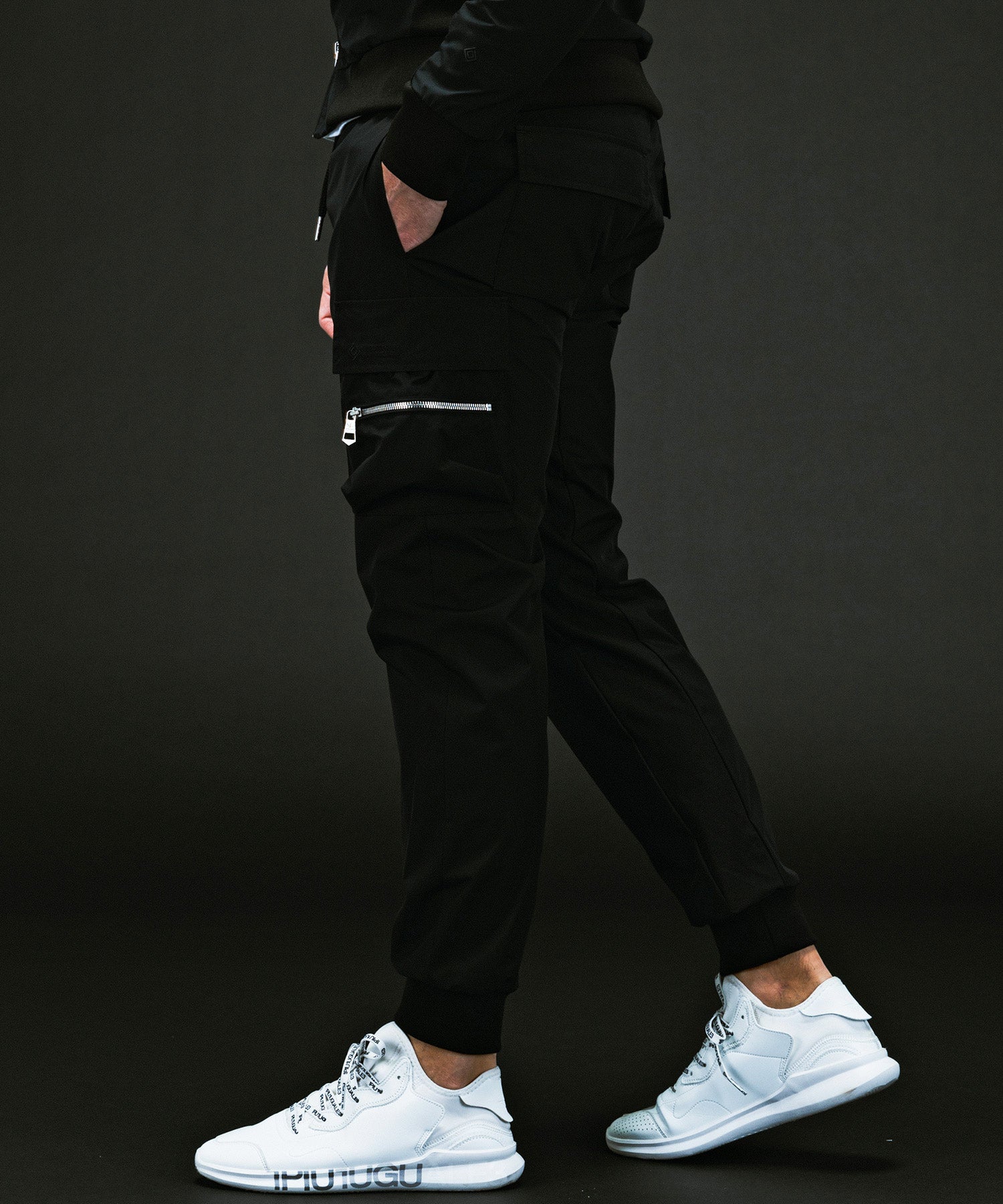 ウノ ピゥ ウノ ウグァーレ トレ リラックス 1PIU1UGUALE3 RELAX カーゴパンツ by GORE-TEX LABS / ゴアテックス （black） black
