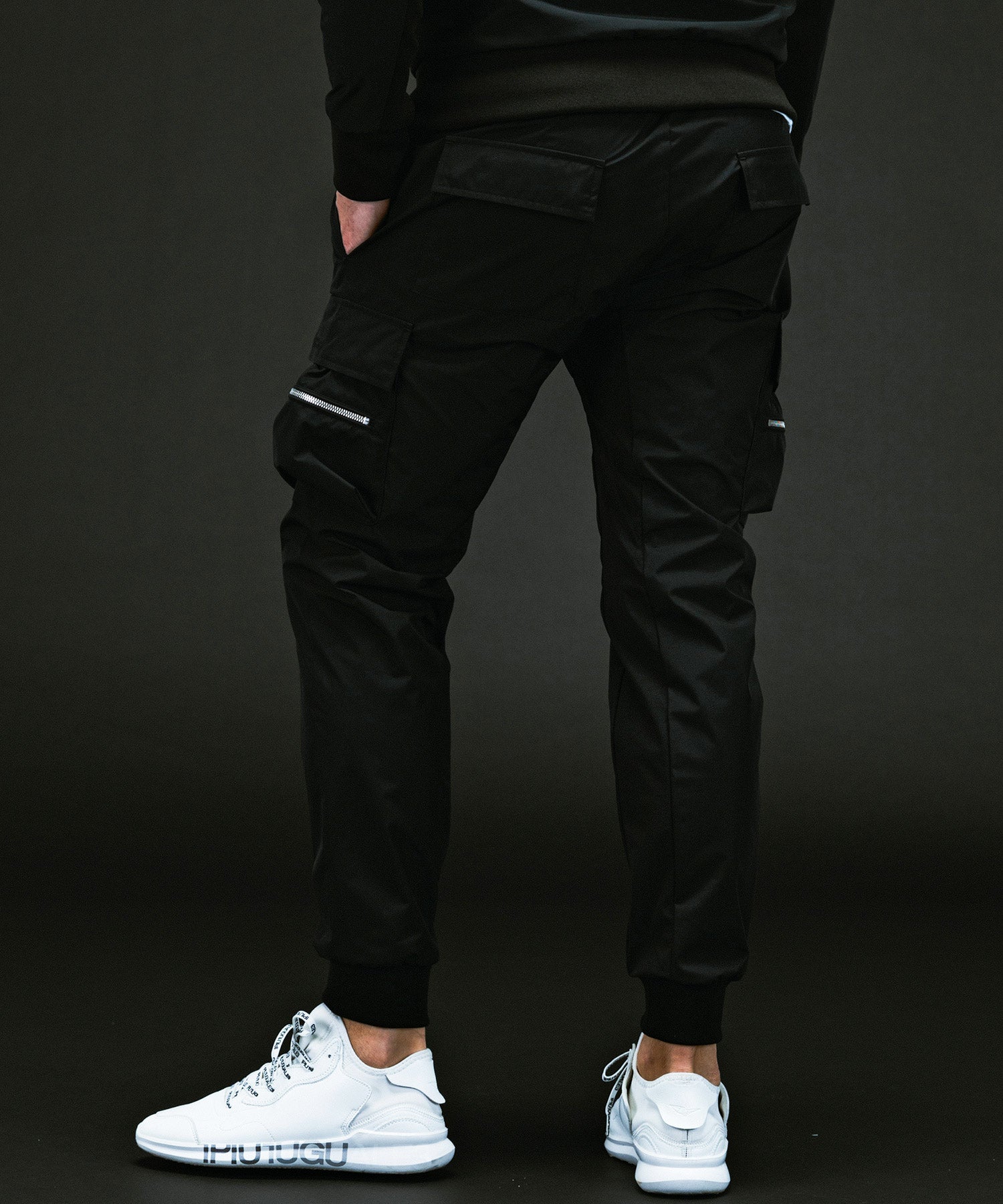 ウノ ピゥ ウノ ウグァーレ トレ リラックス 1PIU1UGUALE3 RELAX カーゴパンツ by GORE-TEX LABS / ゴアテックス （black） black