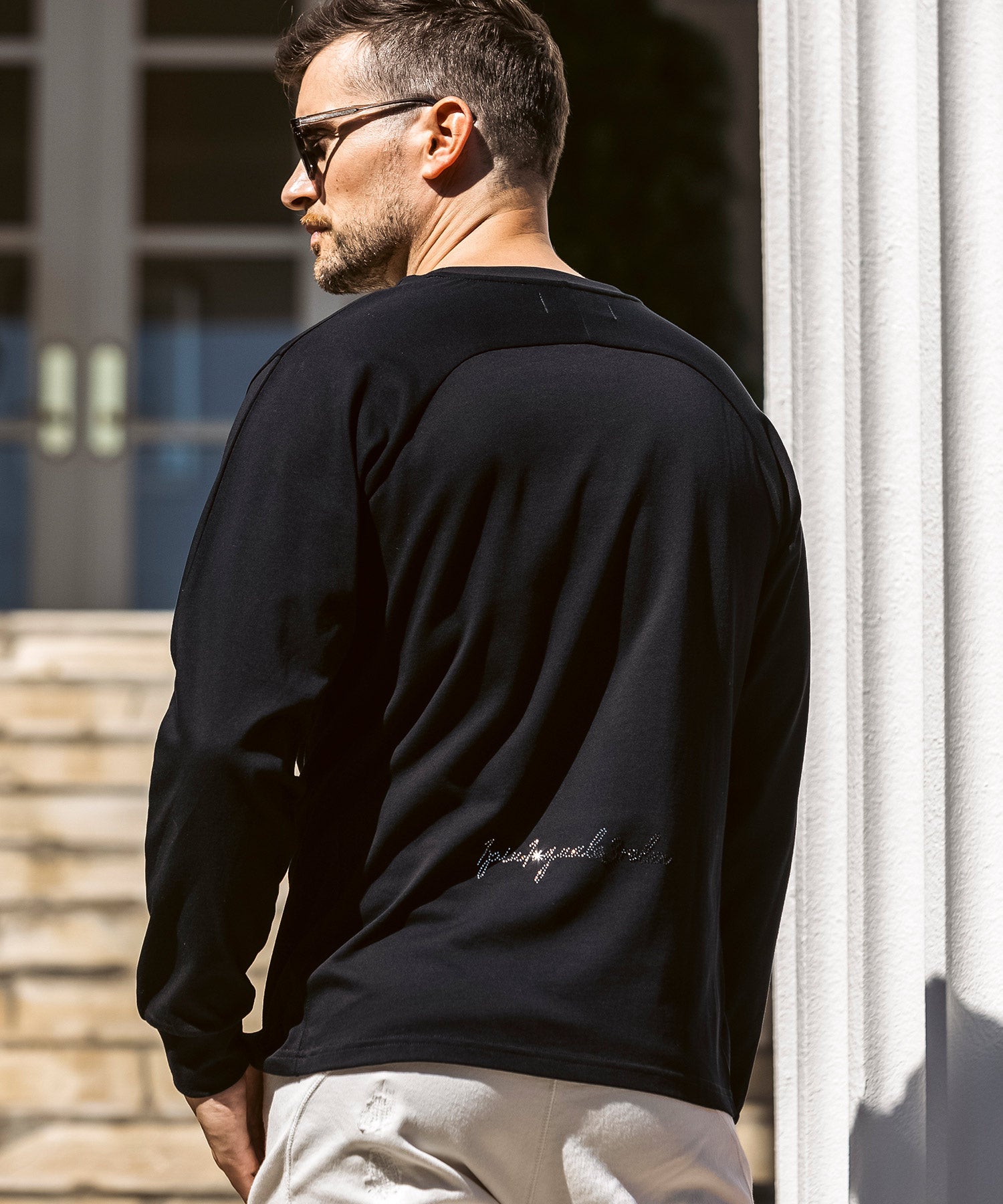 ウノ ピゥ ウノ ウグァーレ トレ リラックス 1PIU1UGUALE3 RELAX ラインストーン バックロゴ ロングTシャツ （black） black