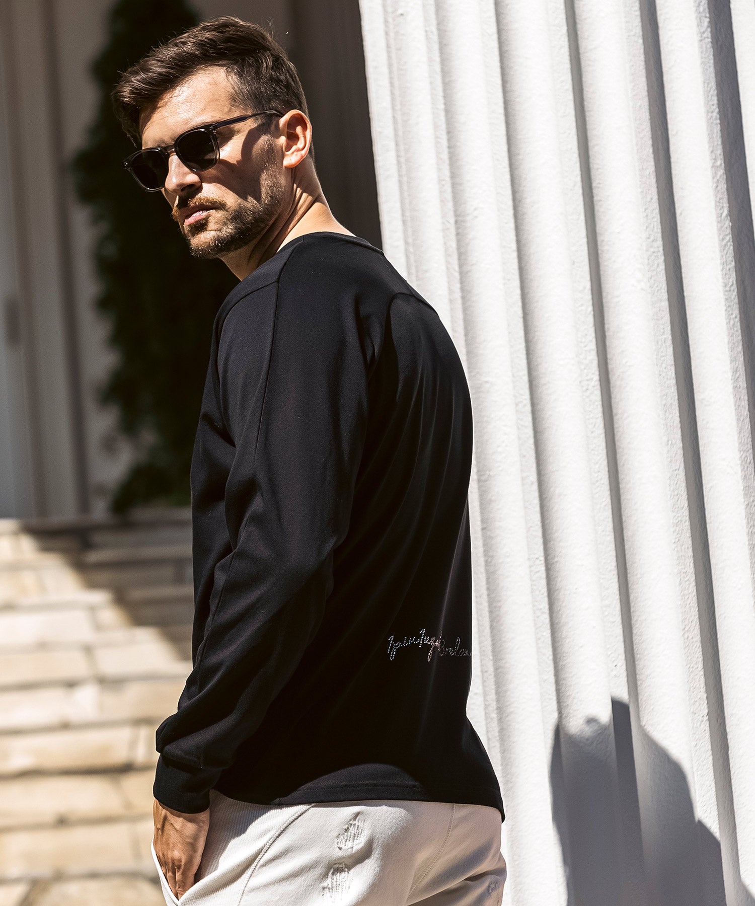 ウノ ピゥ ウノ ウグァーレ トレ リラックス 1PIU1UGUALE3 RELAX ラインストーン バックロゴ ロングTシャツ （black） black