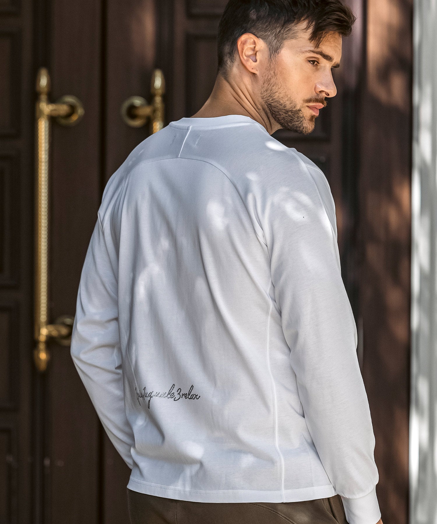 ウノ ピゥ ウノ ウグァーレ トレ リラックス 1PIU1UGUALE3 RELAX ラインストーン バックロゴ ロングTシャツ （white） white