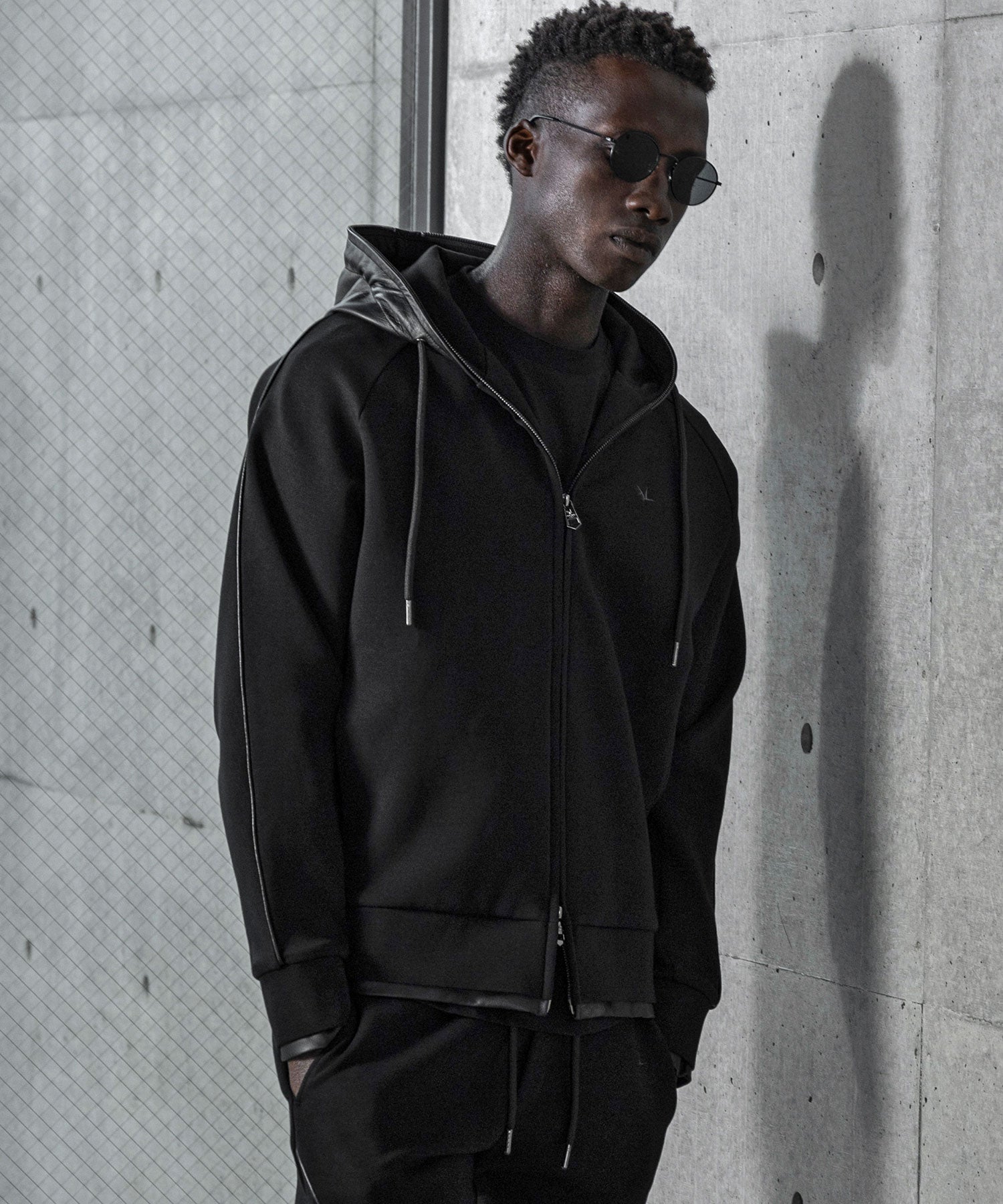 ウノ ピゥ ウノ ウグァーレ トレ リラックス 1PIU1UGUALE3 RELAX レザー コンビテックパーカー （ブラック） ブラック