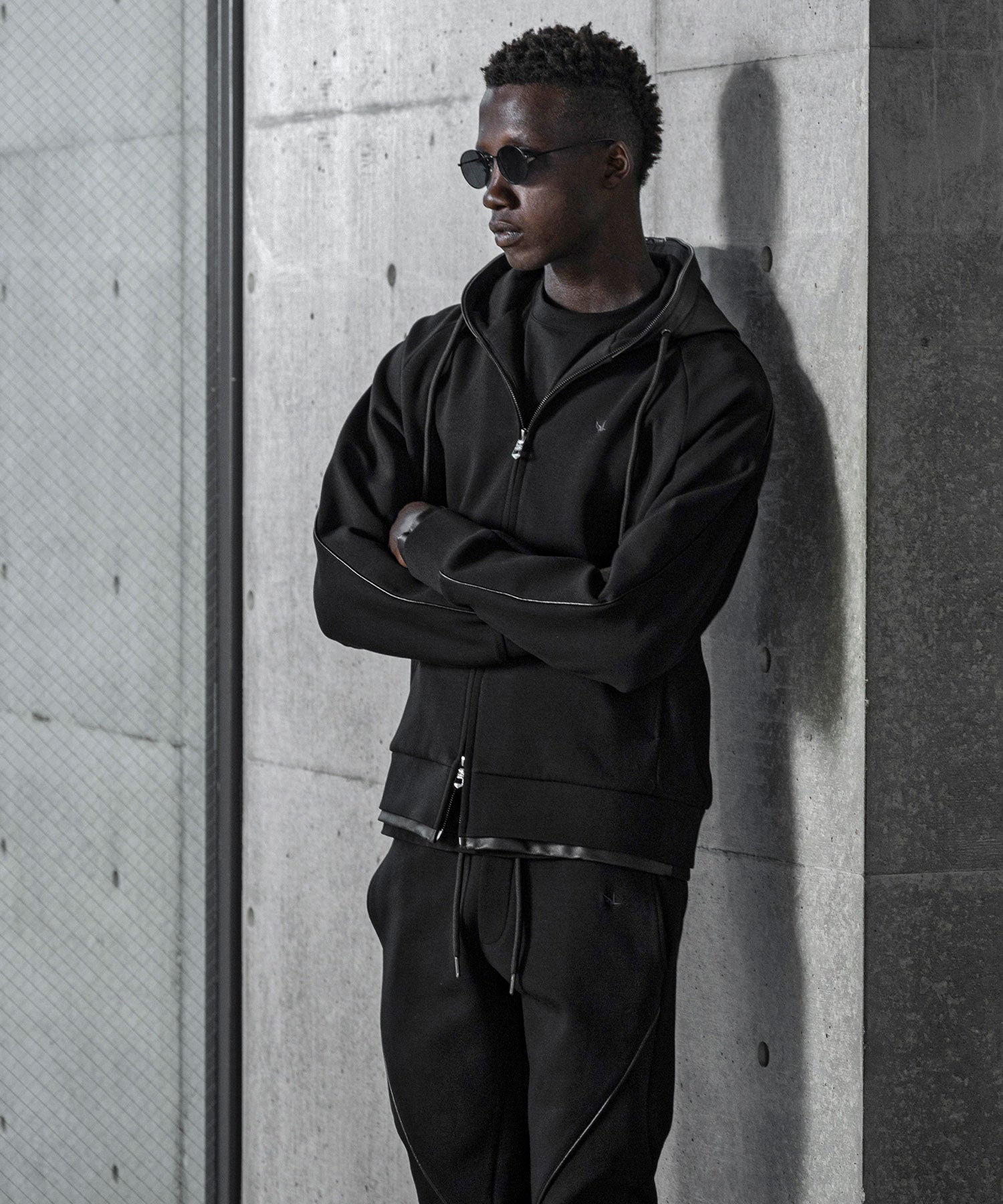 ウノ ピゥ ウノ ウグァーレ トレ リラックス 1PIU1UGUALE3 RELAX レザー コンビテックパーカー （ブラック） ブラック