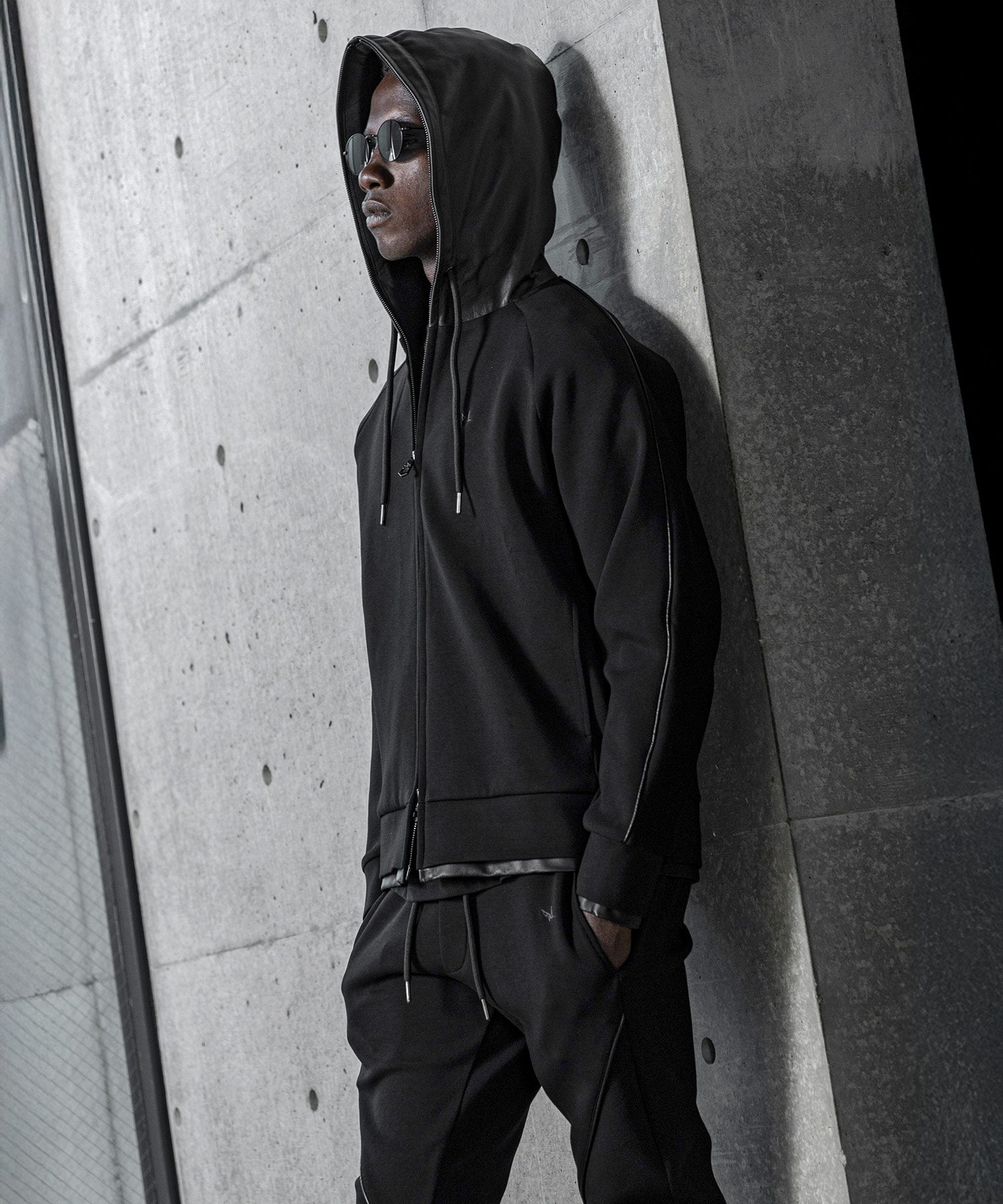 ウノ ピゥ ウノ ウグァーレ トレ リラックス 1PIU1UGUALE3 RELAX レザー コンビテックパーカー （ブラック） ブラック