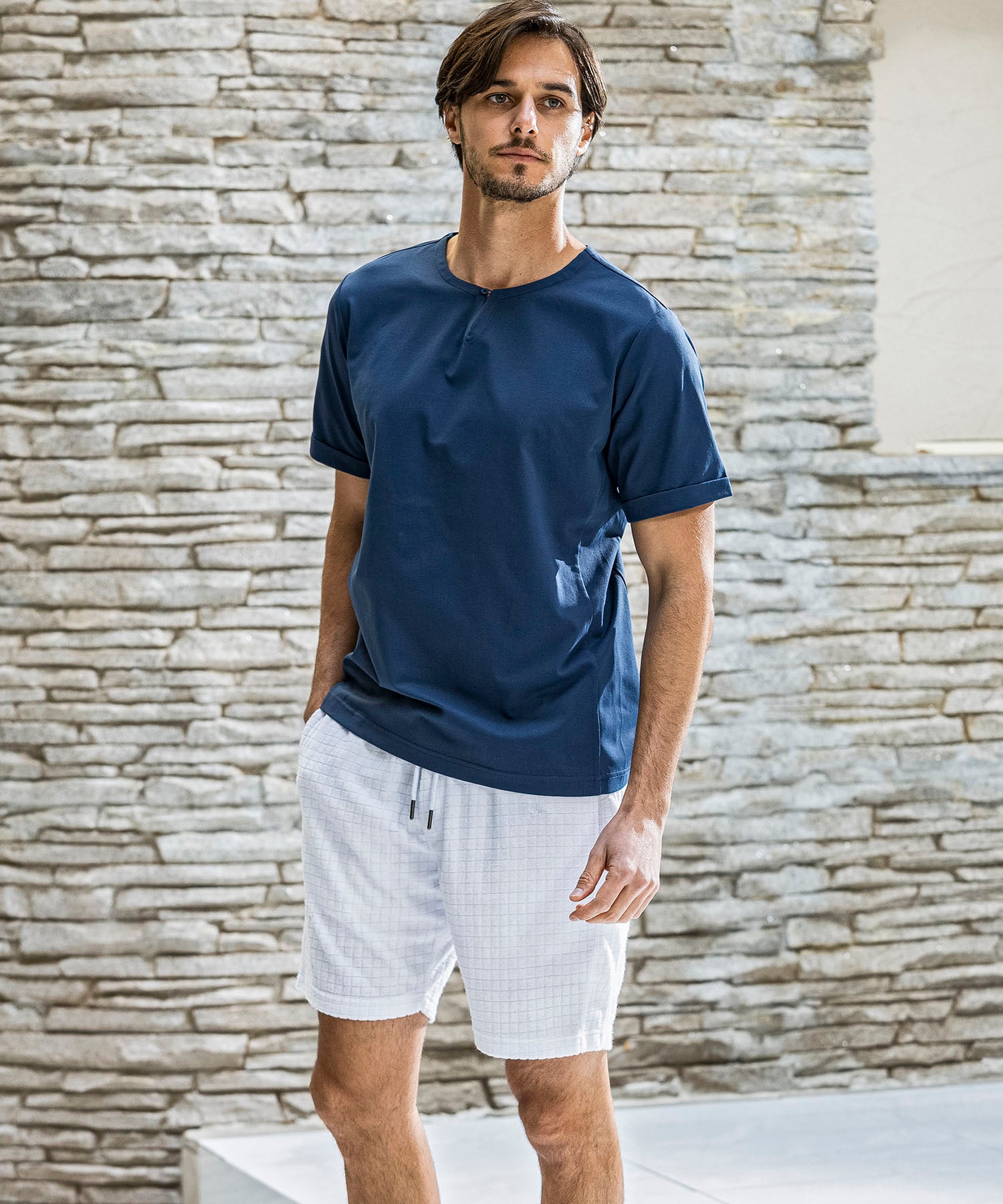 エイケイエムコンテンポラリー AKM Contemporary ワンボタン天竺Tシャツ 半袖Tシャツ （ネイビー） ネイビー