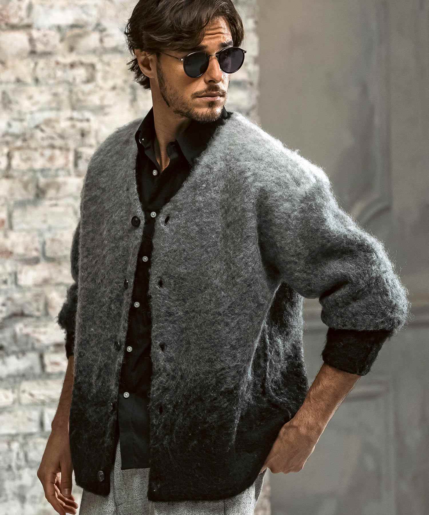 エイケイエムコンテンポラリー AKM Contemporary モヘア オーバーサイズ グラデーション ニットカーディガン(保温性/起毛) （ブラック） ブラック