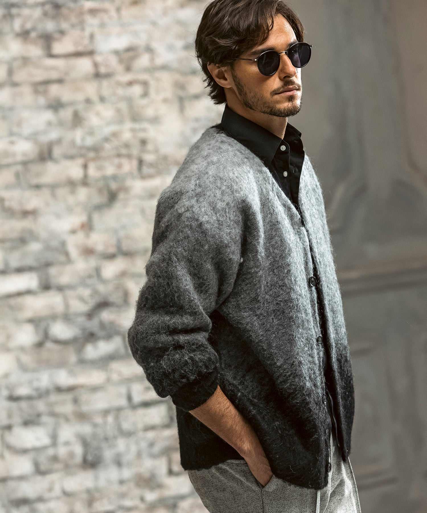 エイケイエムコンテンポラリー AKM Contemporary モヘア オーバーサイズ グラデーション ニットカーディガン(保温性/起毛) （ブラック） ブラック