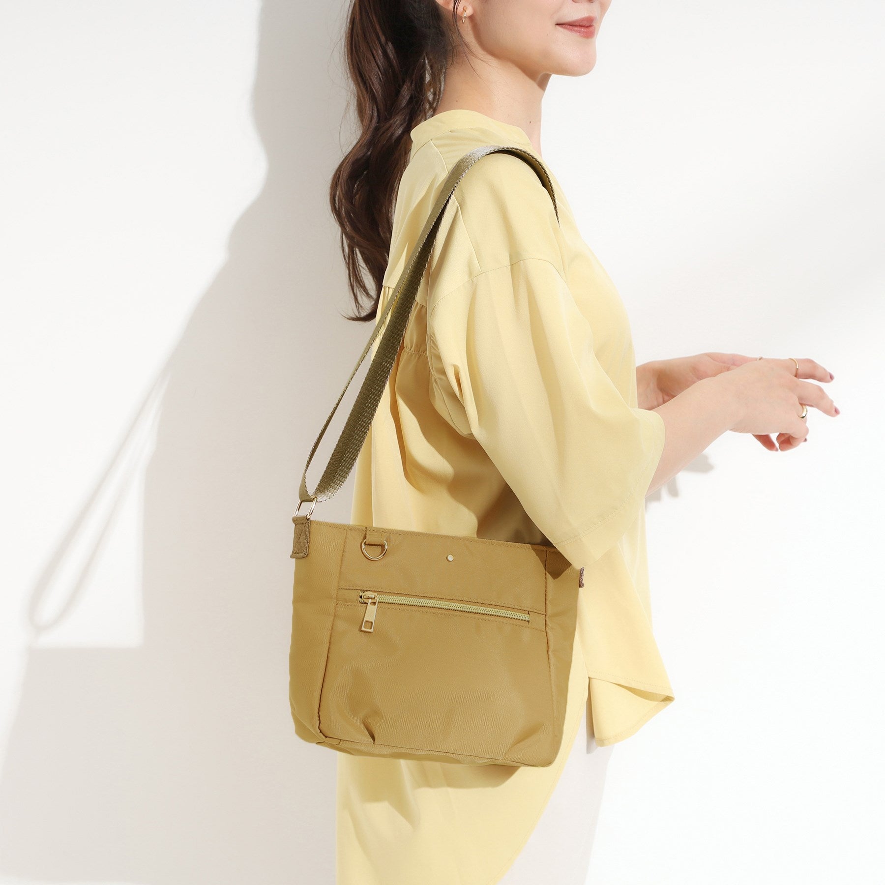 シューラルー SHOO・LA・RUE 【撥水】フロントファスナーポケットショルダー （キャメルブラウン(041)） キャメルブラウン(041)