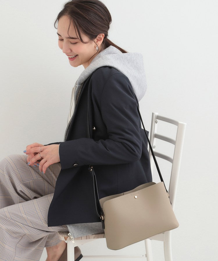 シューラルー SHOO･LA･RUE 一枚革風3層ショルダーバッグ （ベージュ(552)） ベージュ(552)