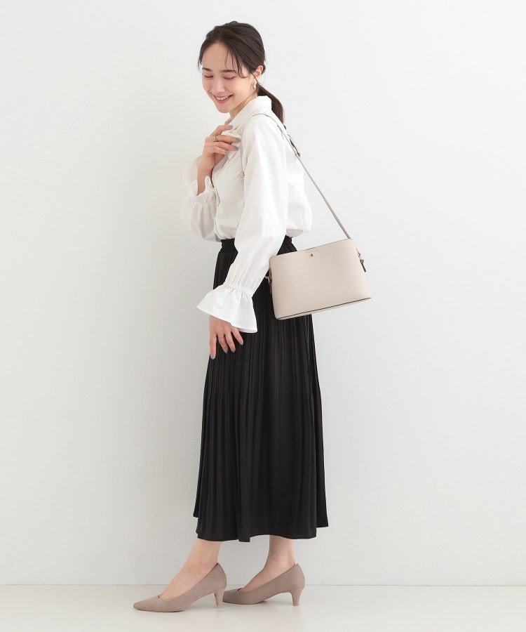 シューラルー SHOO･LA･RUE 一枚革風3層ショルダーバッグ （ベージュ(552)） ベージュ(552)