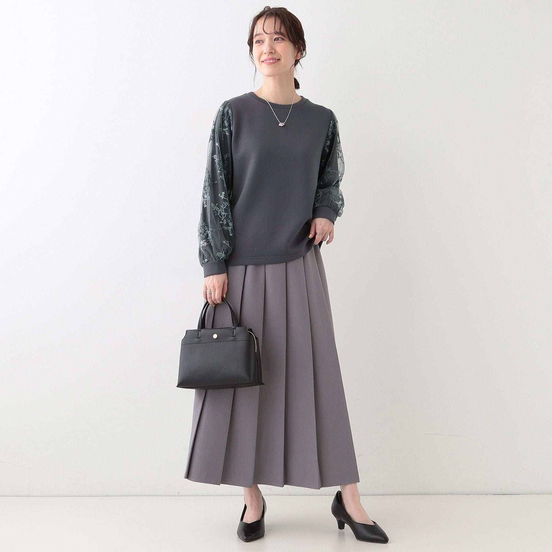 シューラルー SHOO・LA・RUE 【S-LL】袖チュール刺繍切り替えトップス （チャコールグレー(014)） チャコールグレー(014)
